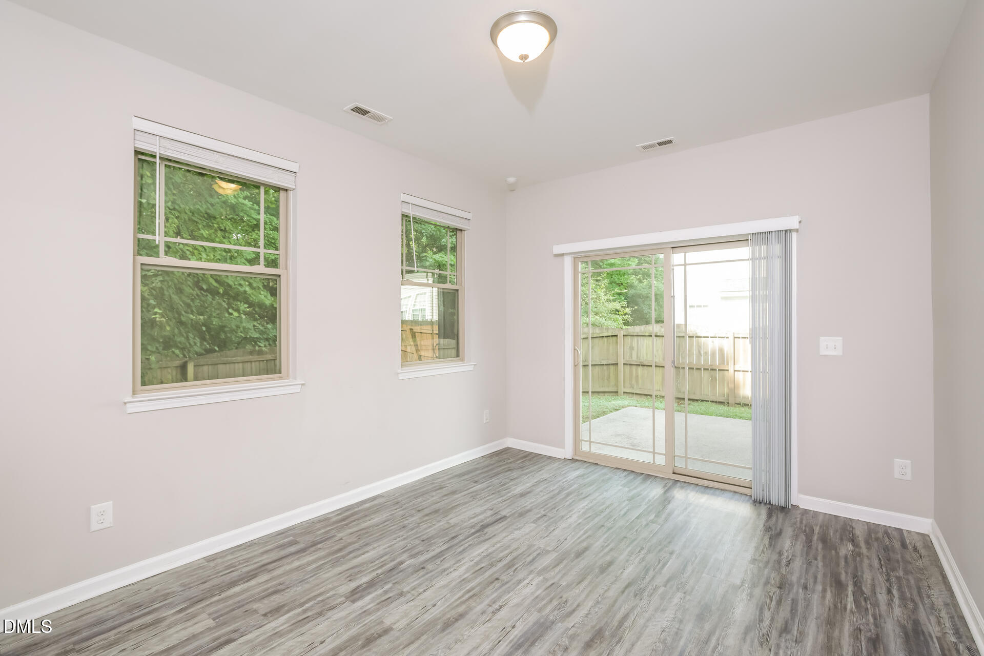 1604 Flowering Peach Trail Property Photo 8