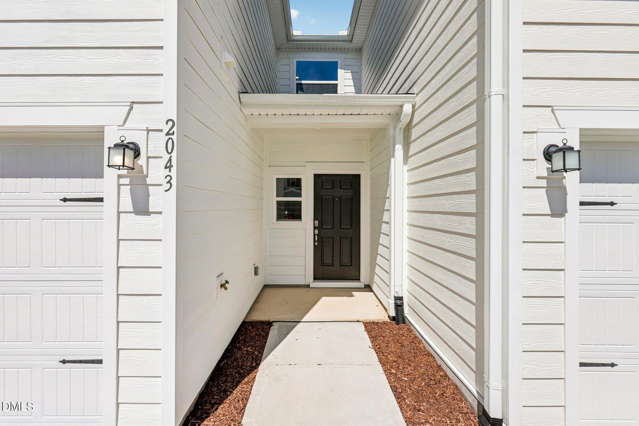 2043 Oakdale Drive Property Photo 2