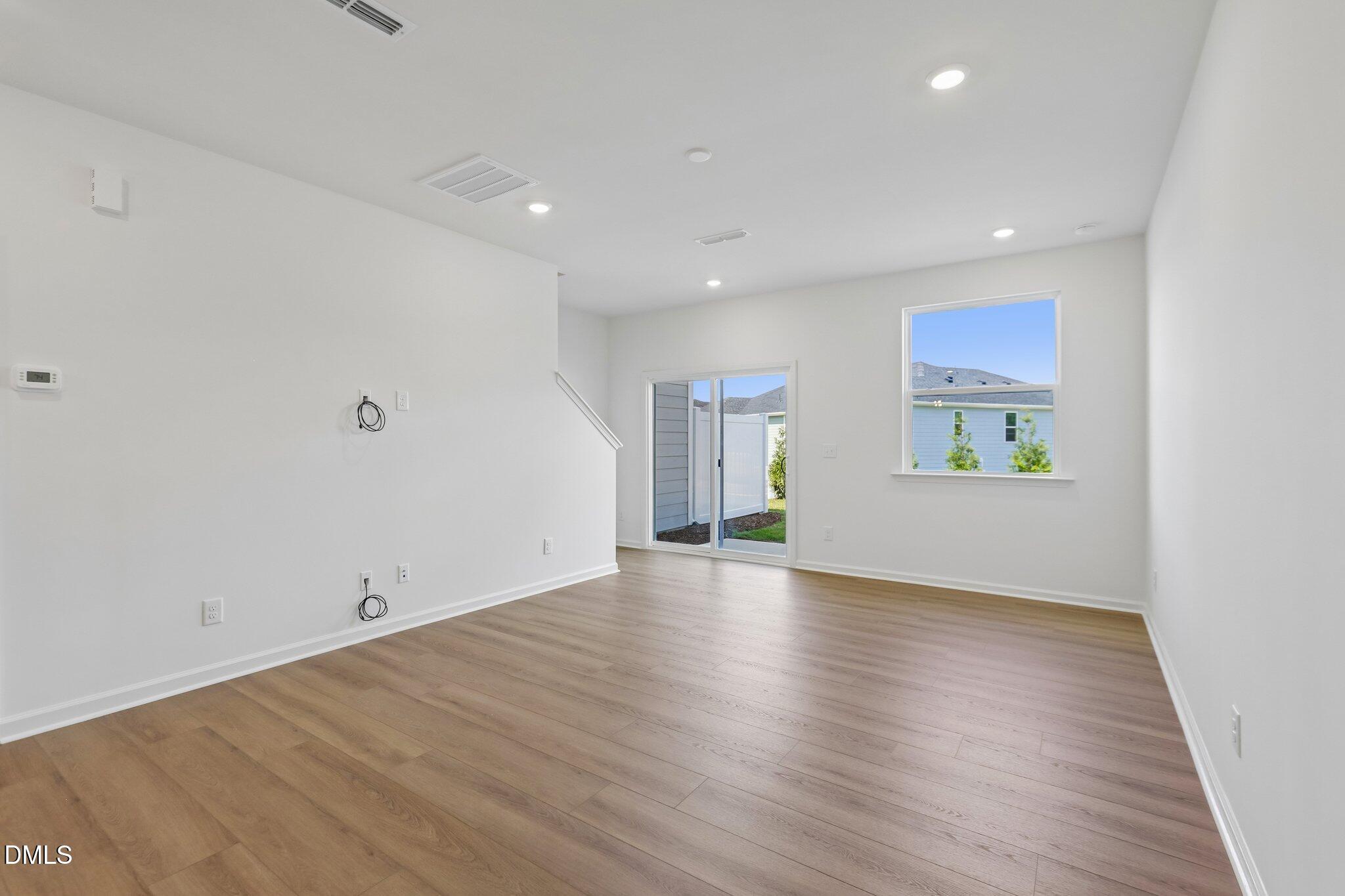 2043 Oakdale Drive Property Photo 3