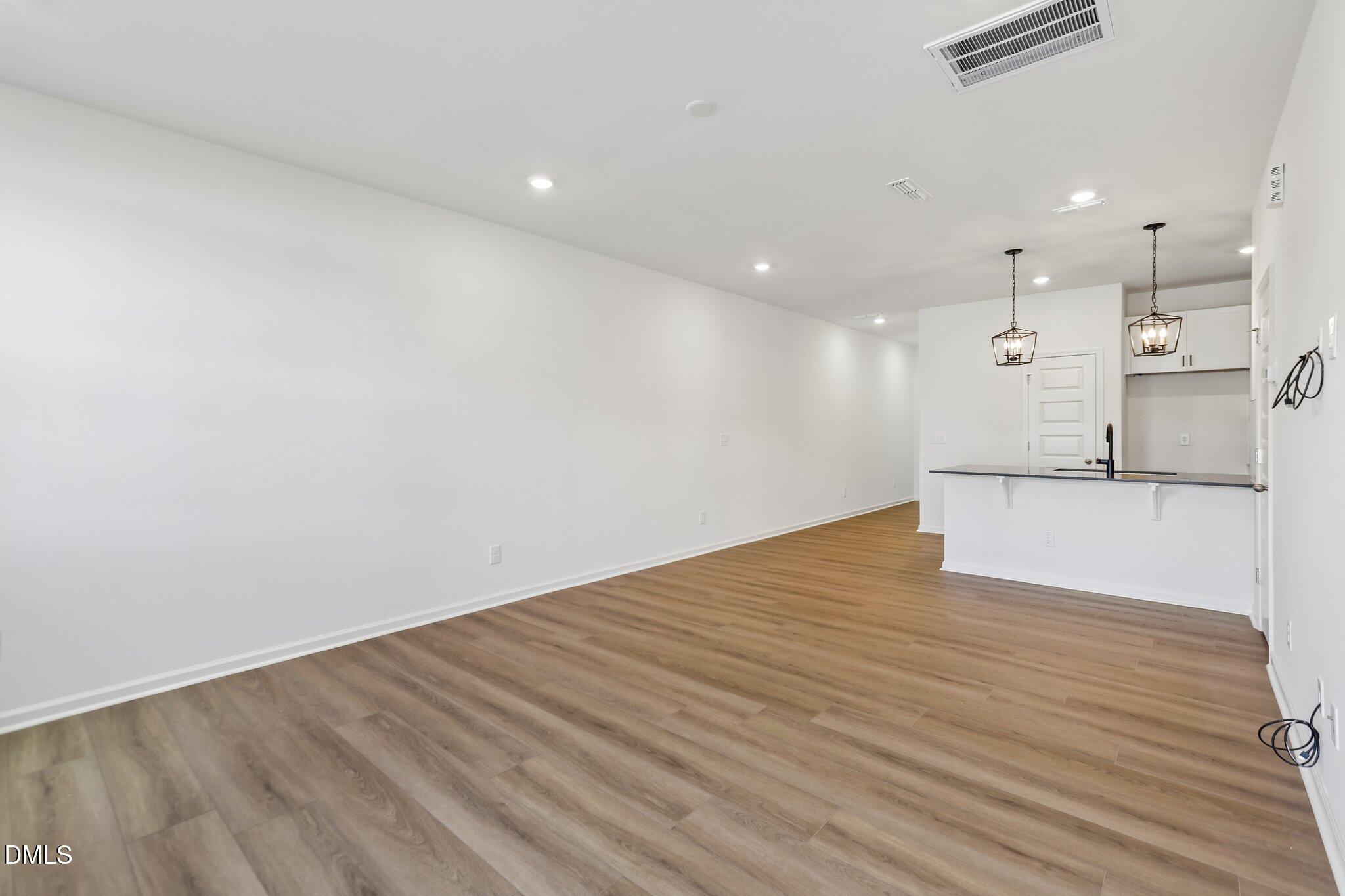 2043 Oakdale Drive Property Photo 4