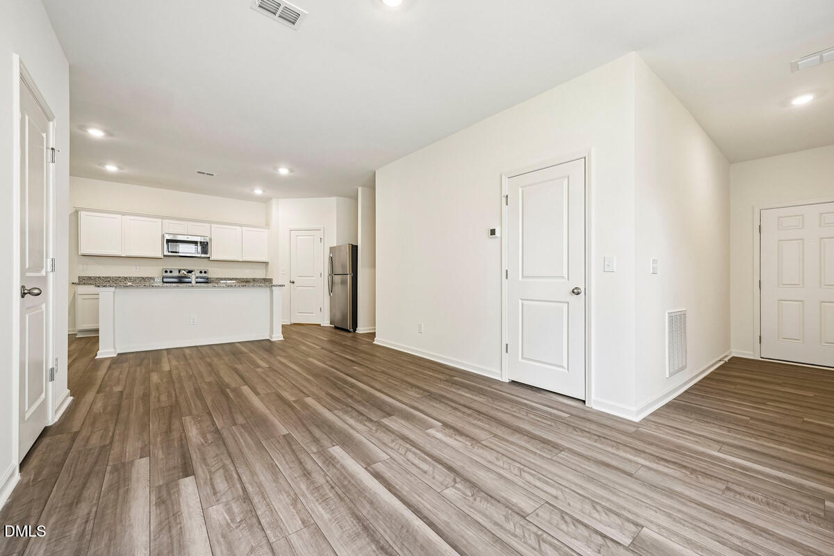 826 Hanford Landing Drive Property Photo 6