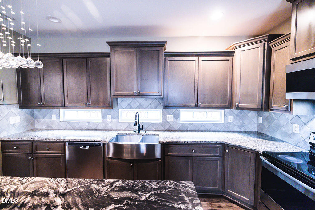 57 Bella Square Property Photo 8