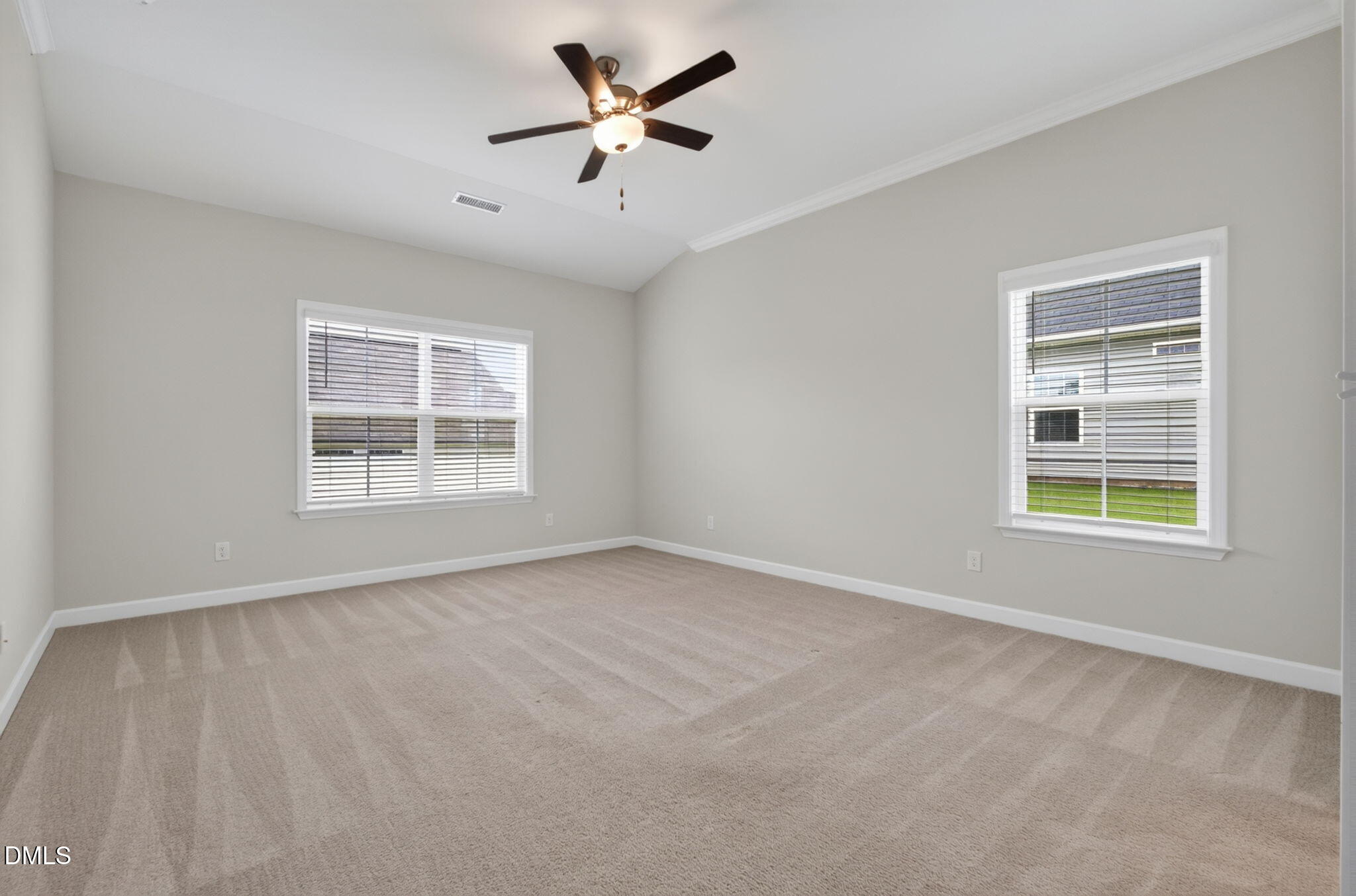 44 Heartleaf Square Property Photo 14