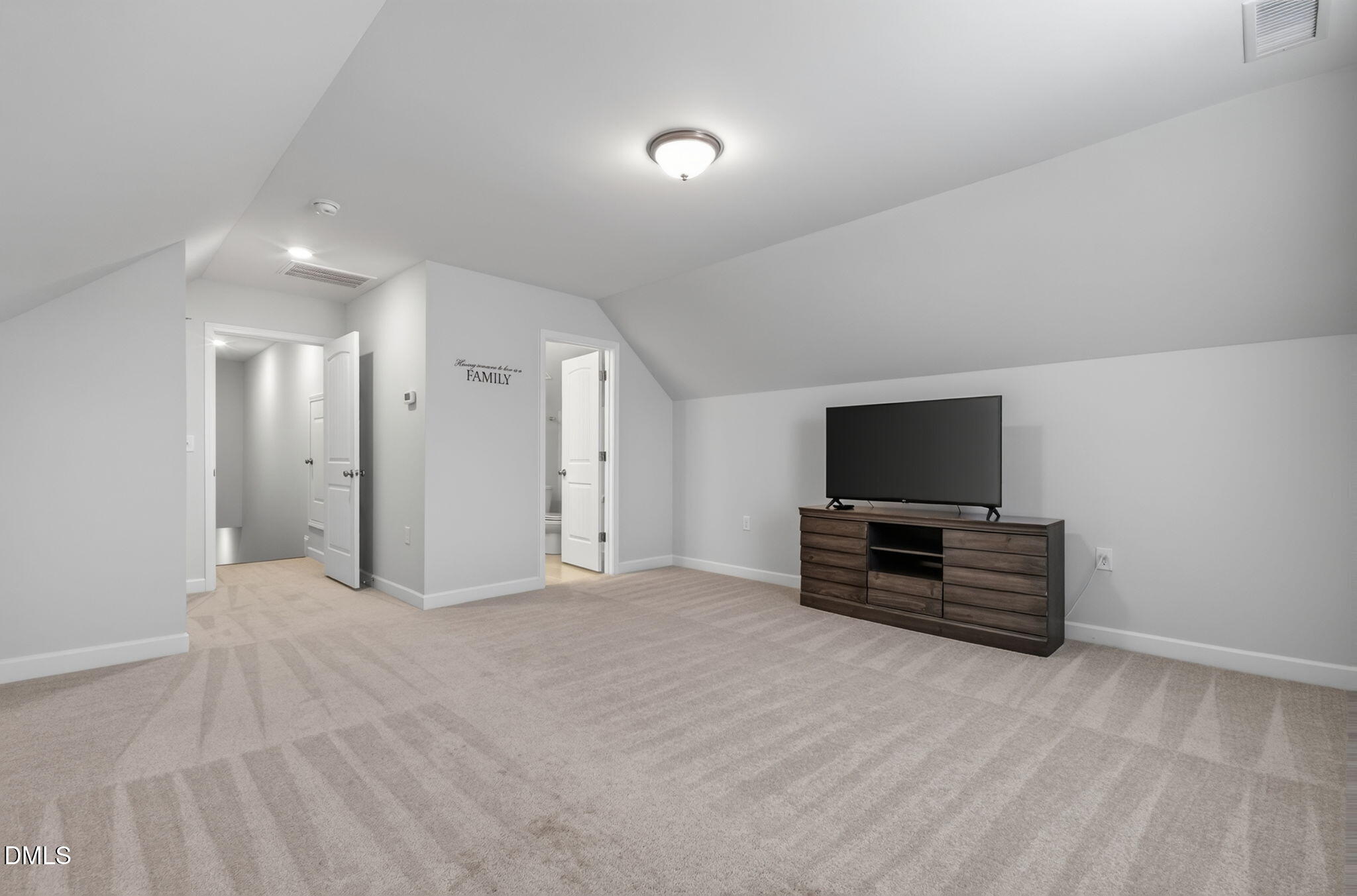 44 Heartleaf Square Property Photo 16
