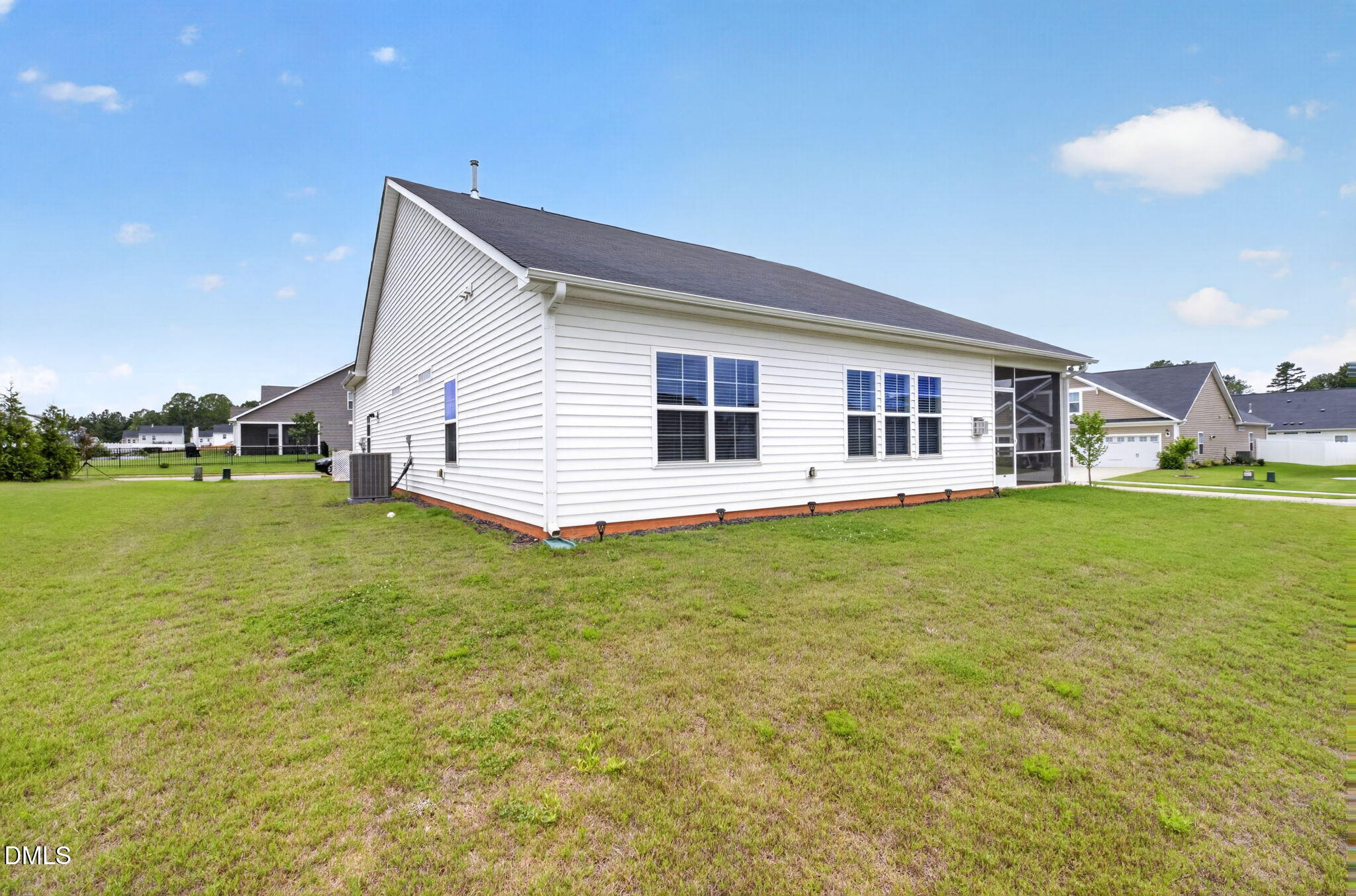44 Heartleaf Square Property Photo 20