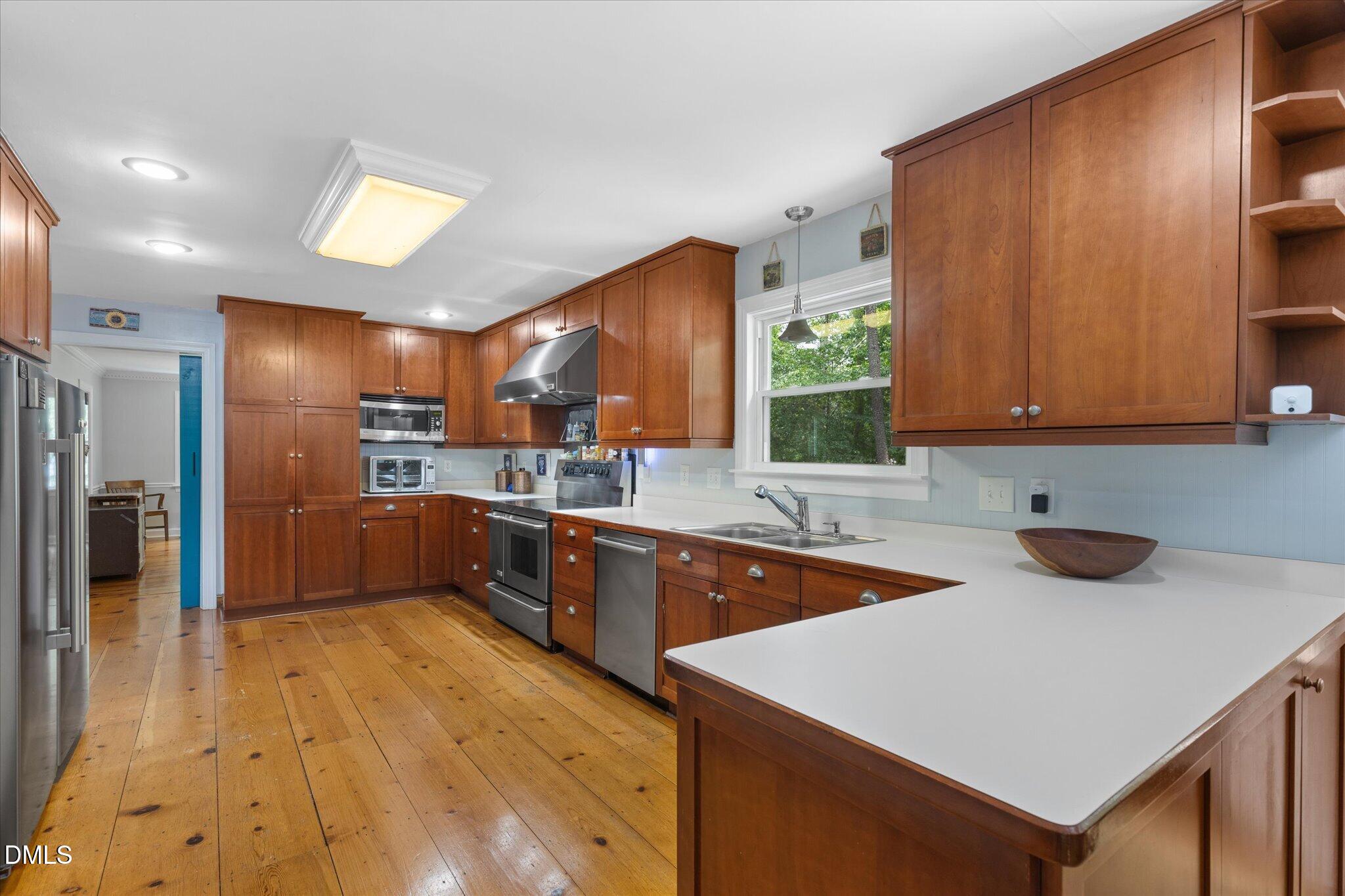 18 Surrey Lane Property Photo 6
