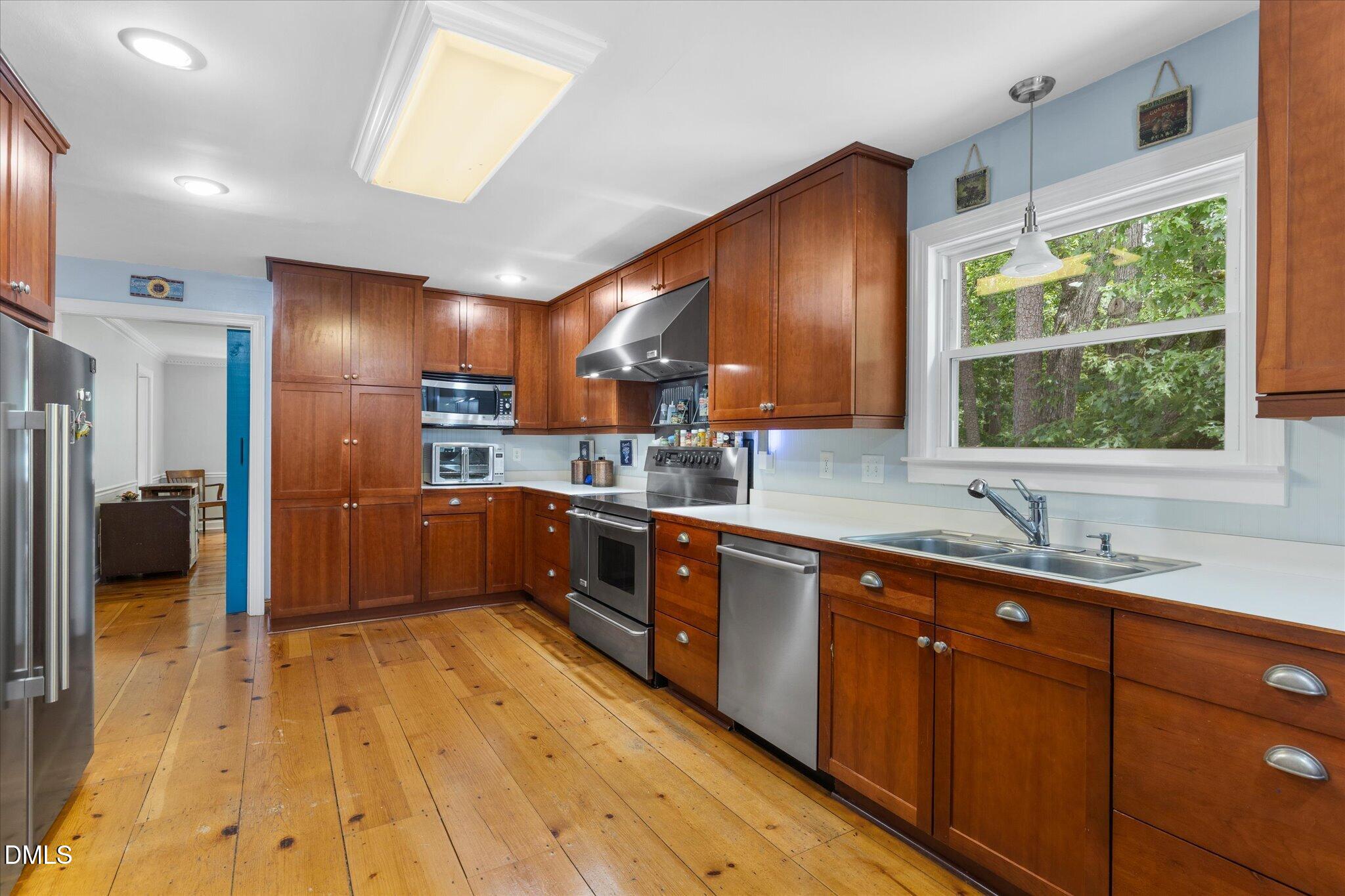 18 Surrey Lane Property Photo 7