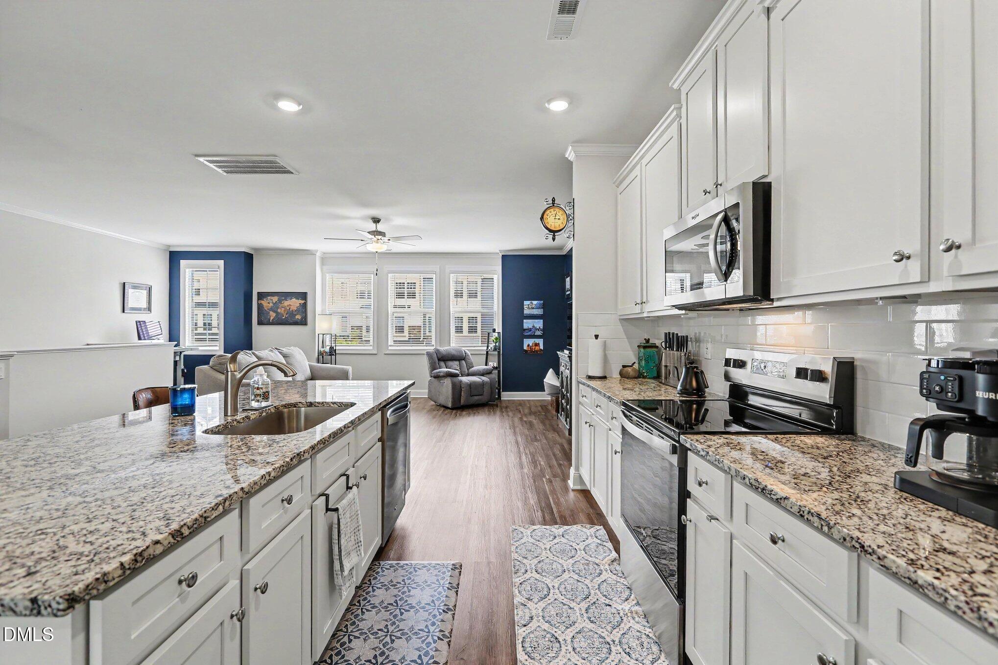 6903 Woodland Stream Place Property Photo 10