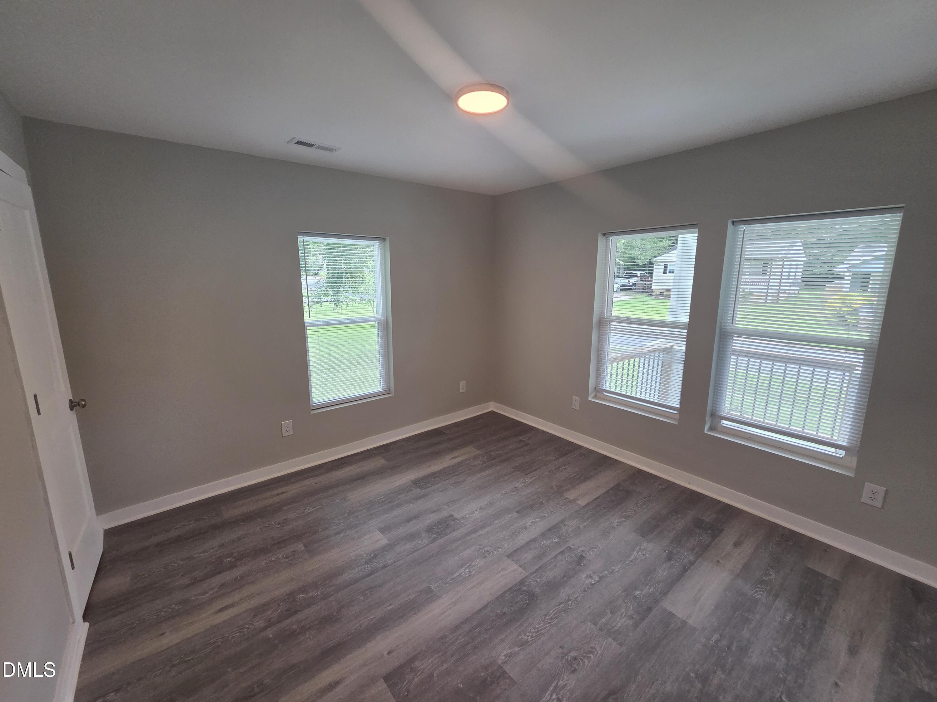 523 E Nelson Avenue Property Photo 4