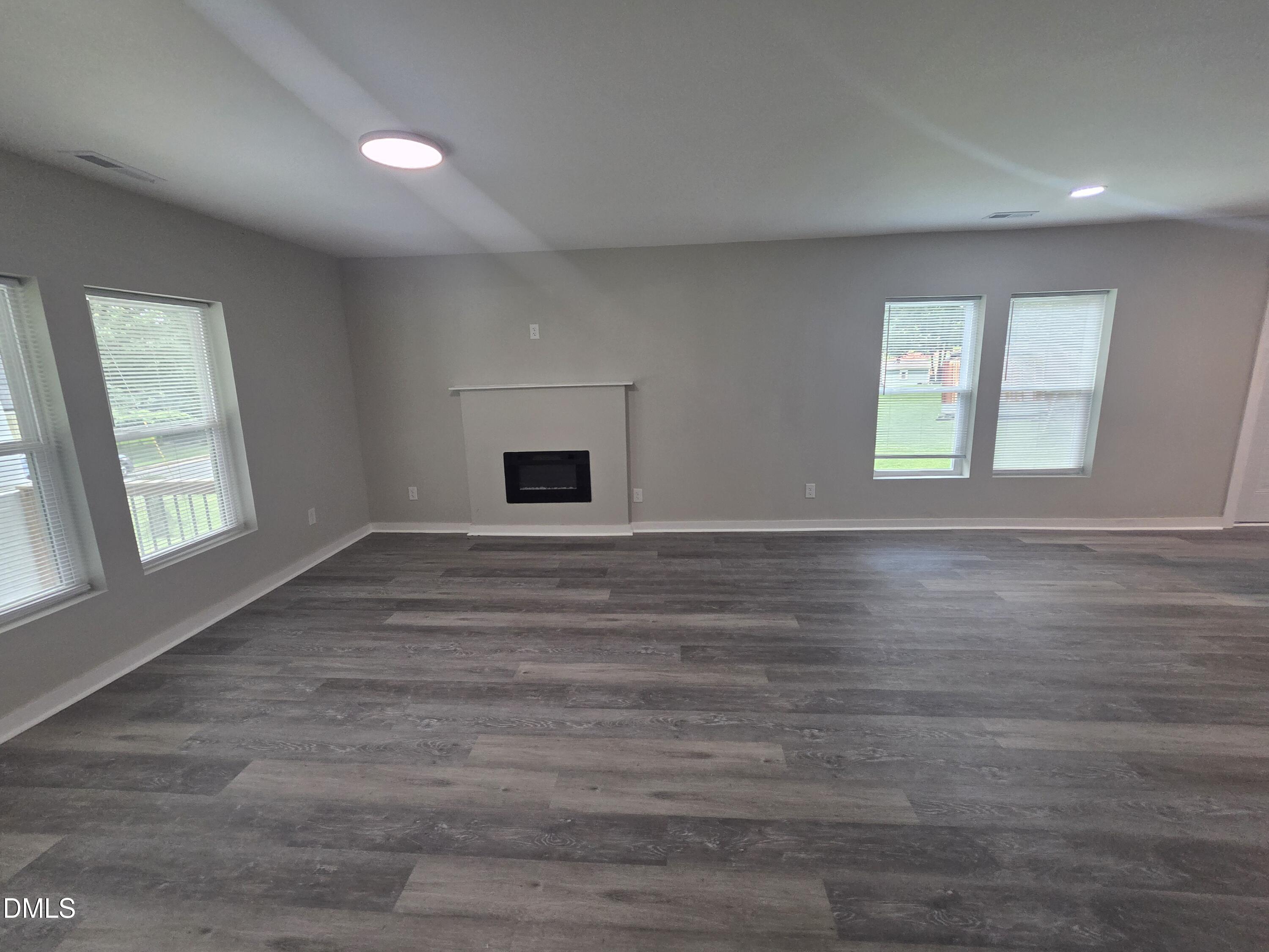 523 E Nelson Avenue Property Photo 6