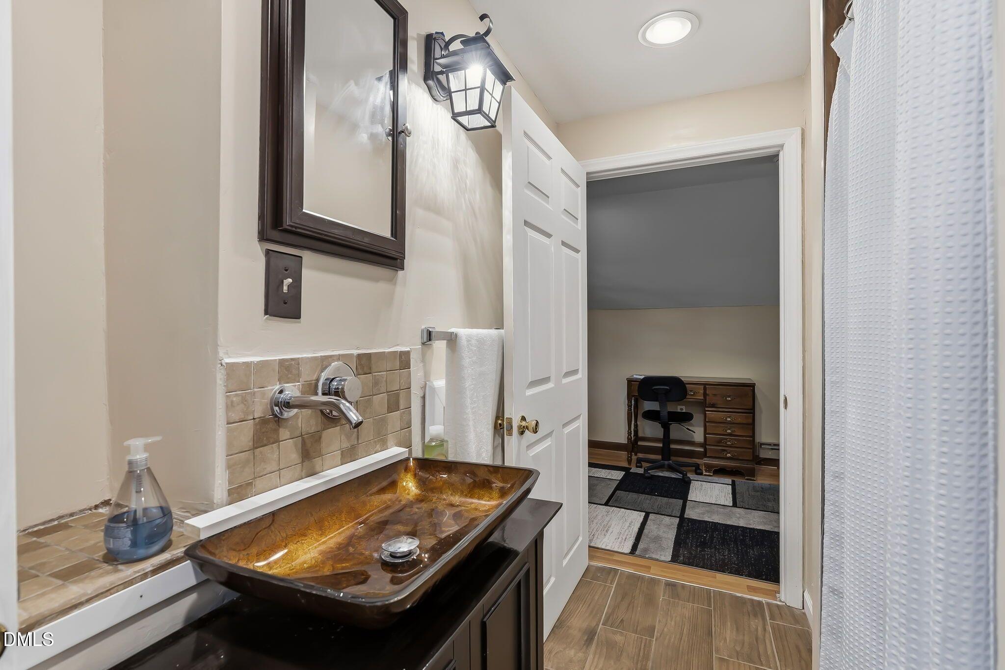 2537 Booker Creek Road Property Photo 4