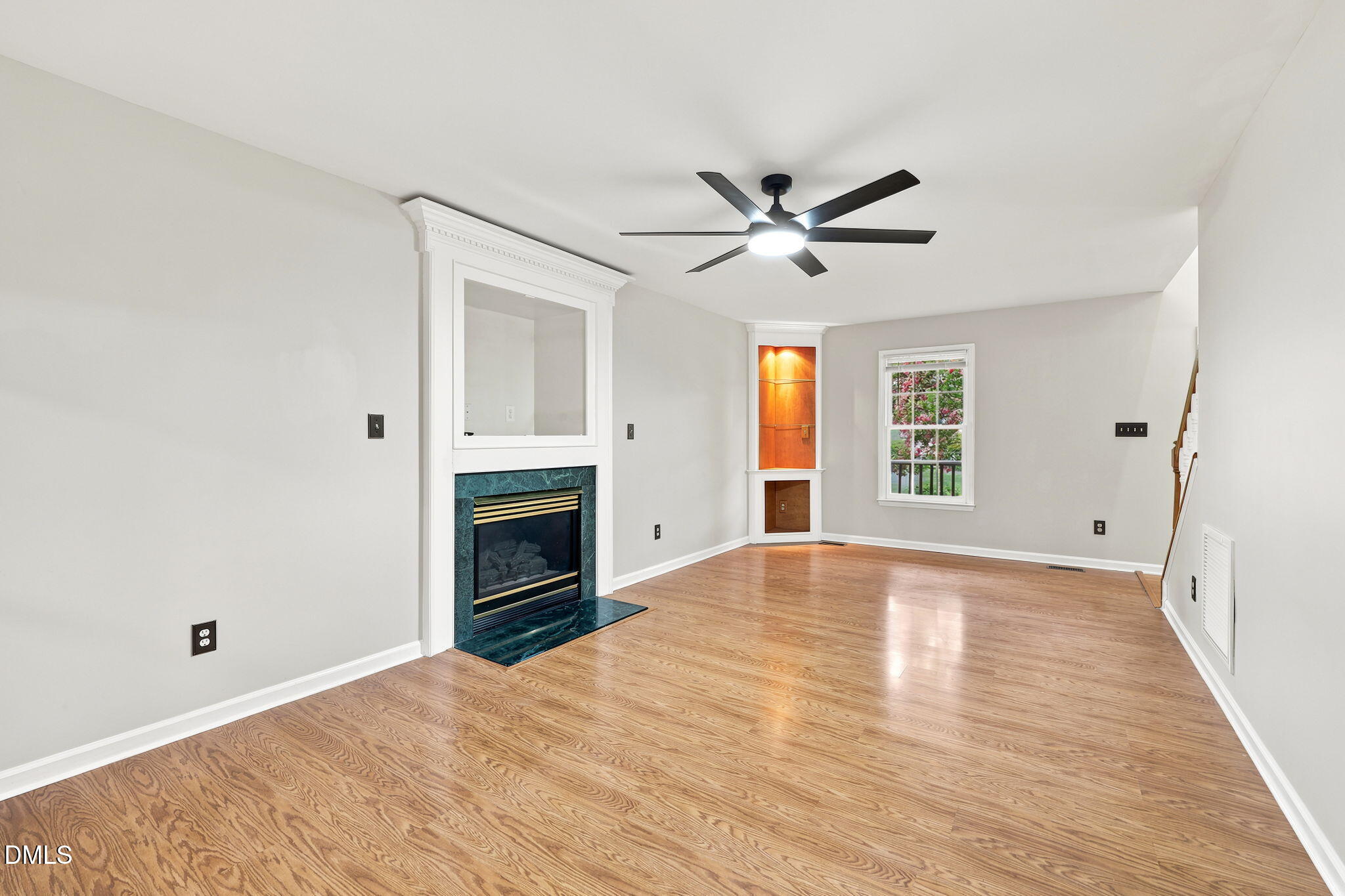 811 Teulon Way Property Photo 5