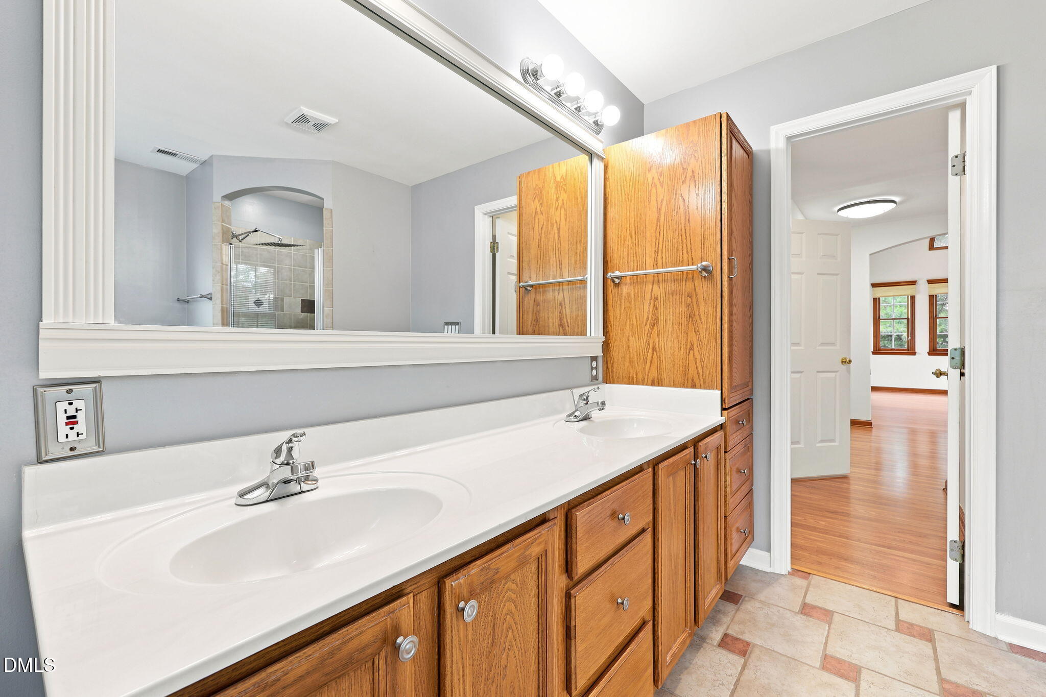 811 Teulon Way Property Photo 17