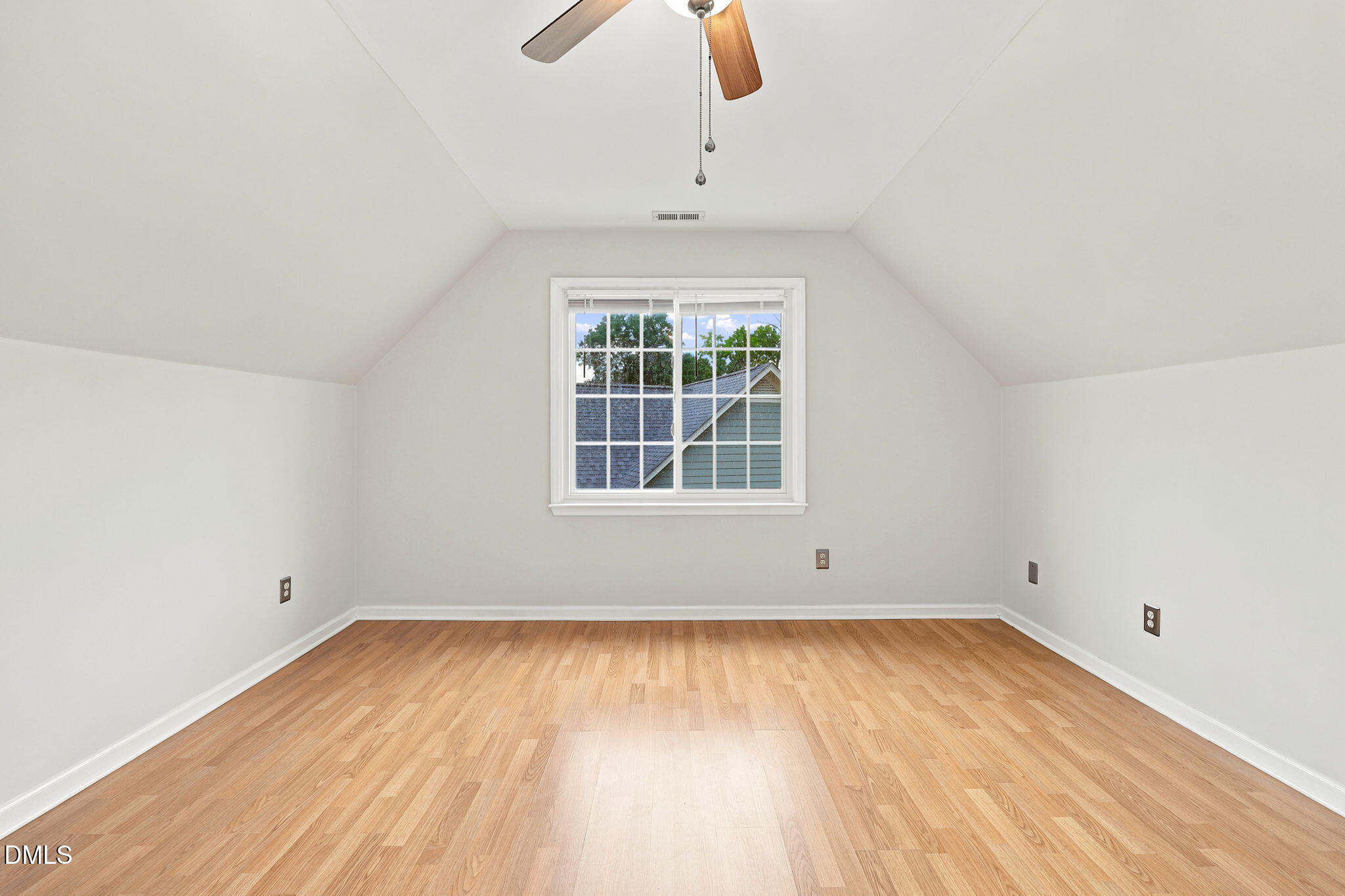 811 Teulon Way Property Photo 23