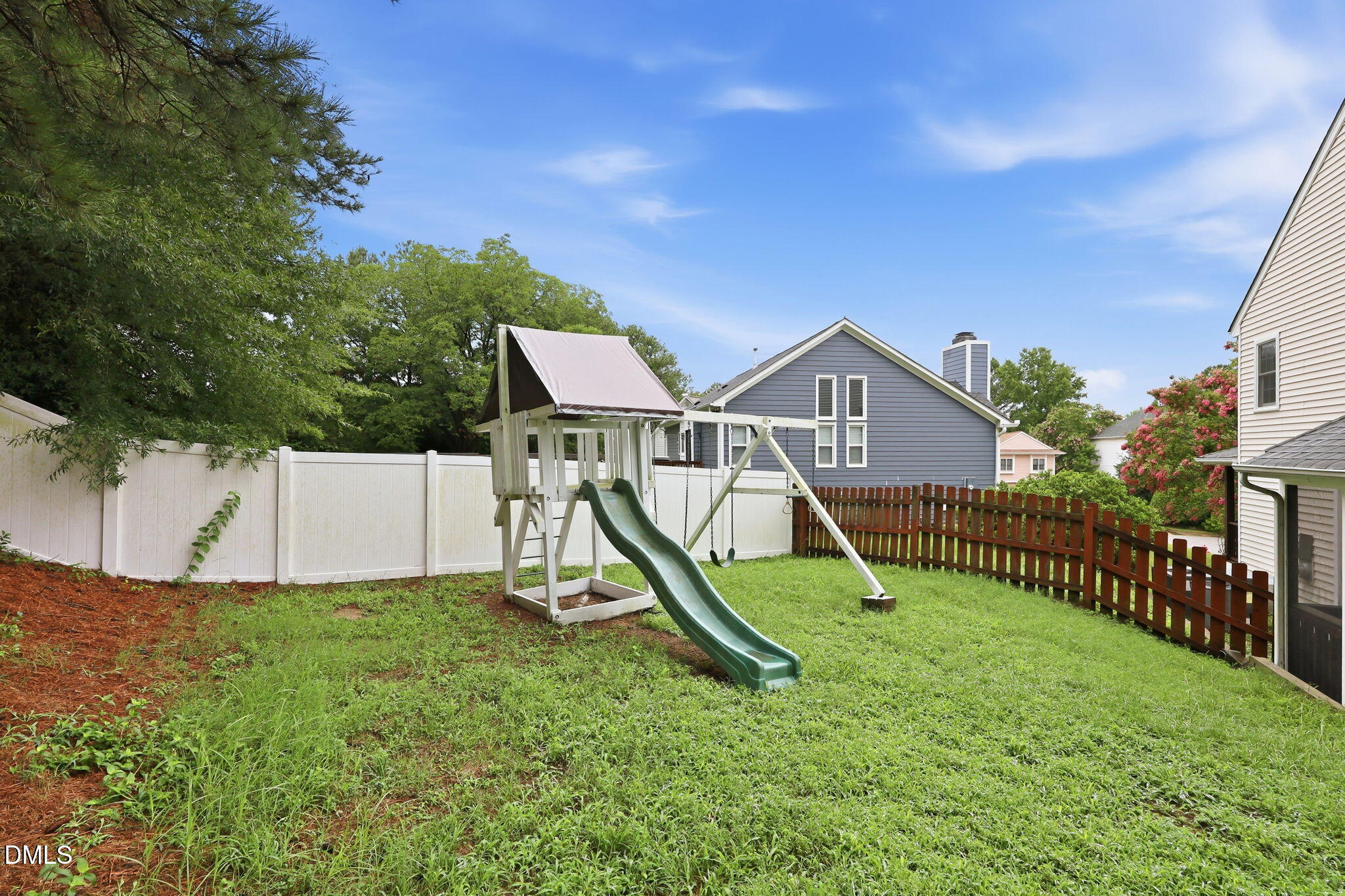 811 Teulon Way Property Photo 29