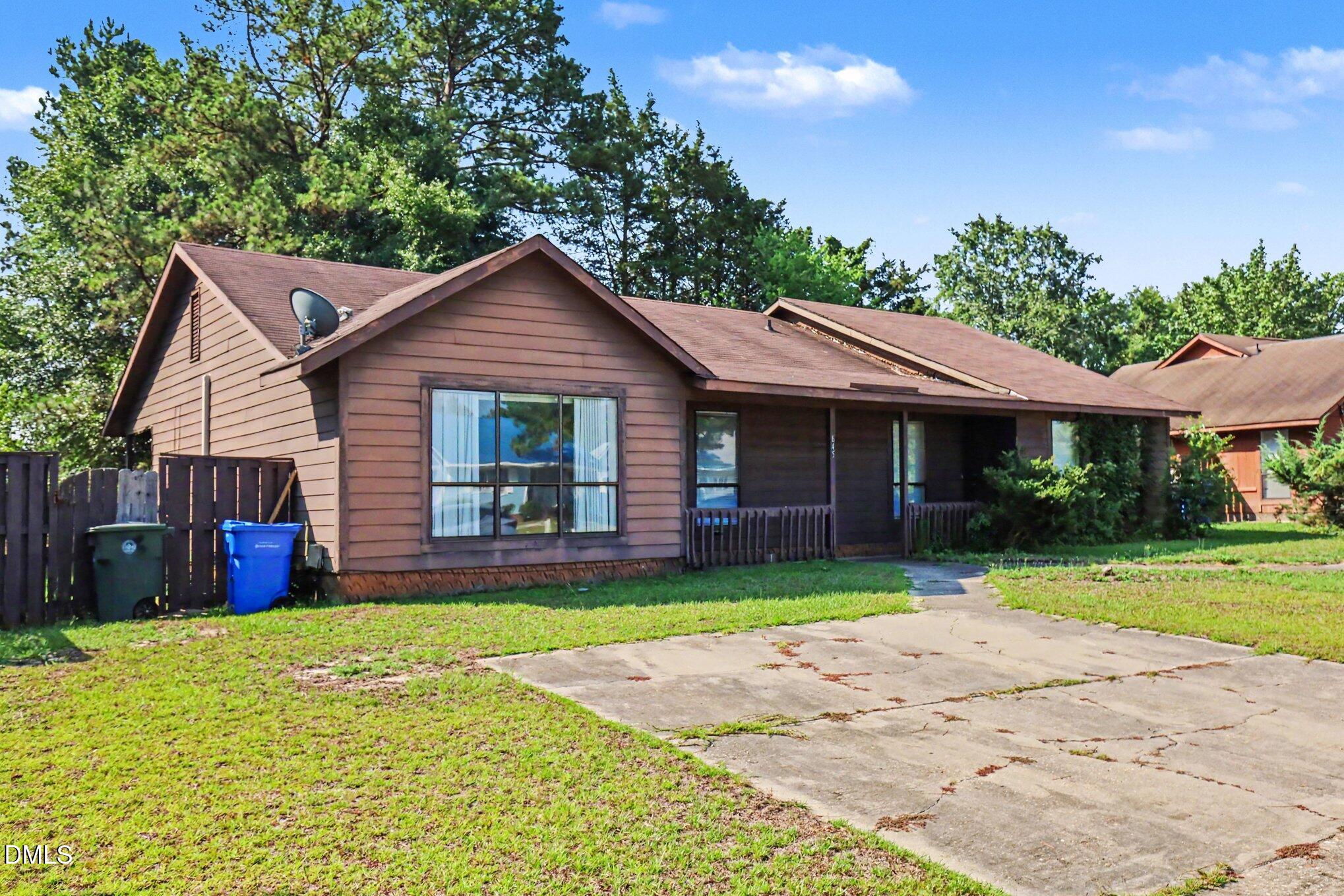 645 Mosswood Property Photo 4
