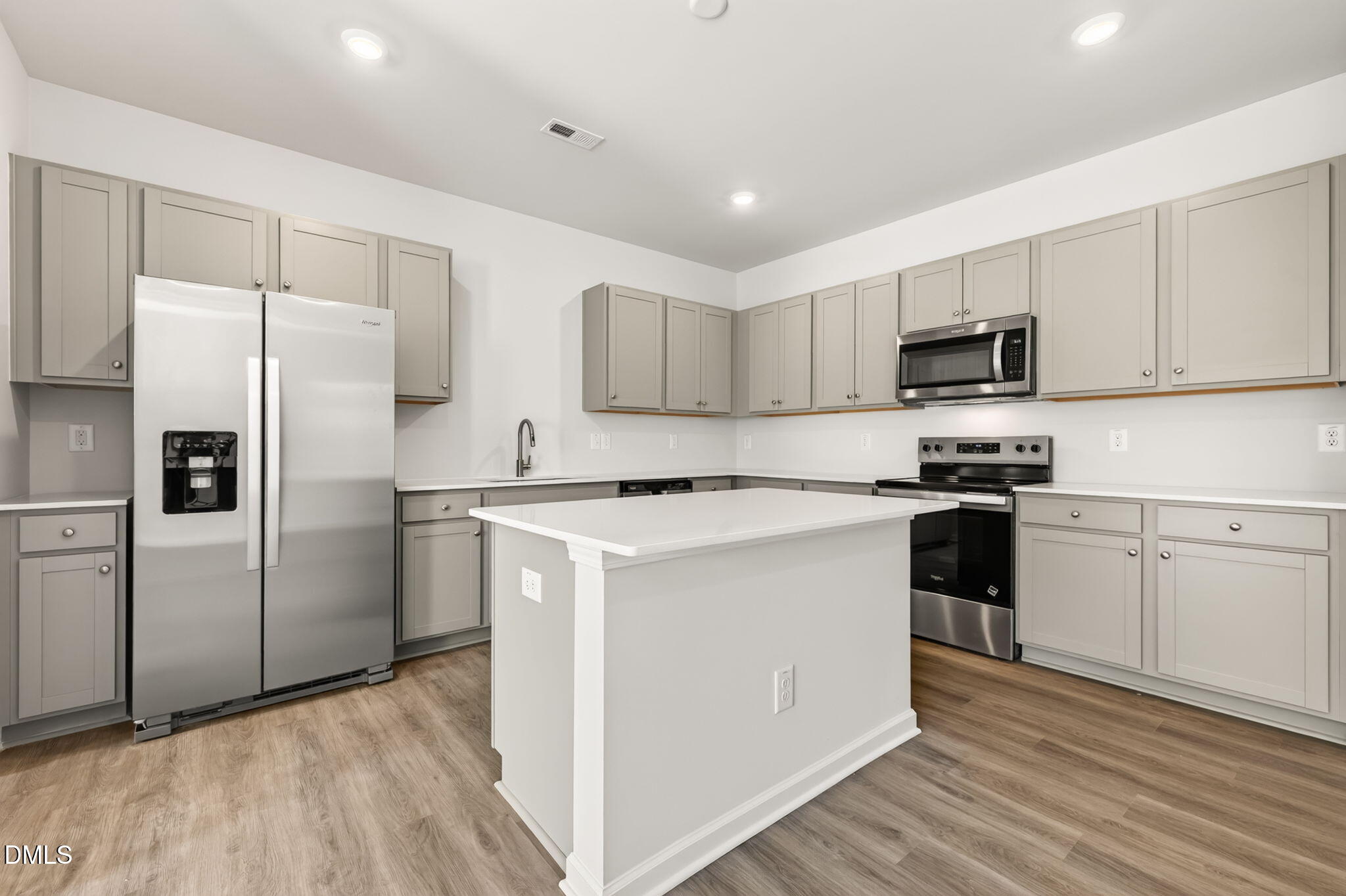 412 Barrington Key Drive Property Photo 4