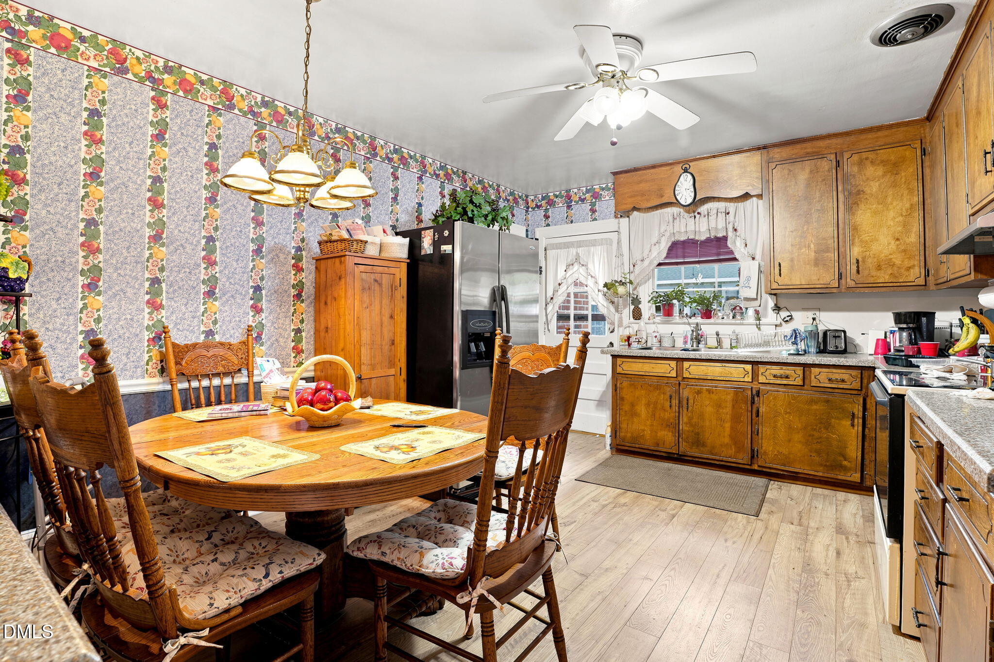 12137 Oak Avenue Property Photo 12