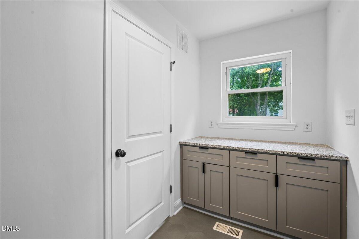 506 W Noble Street Property Photo 27