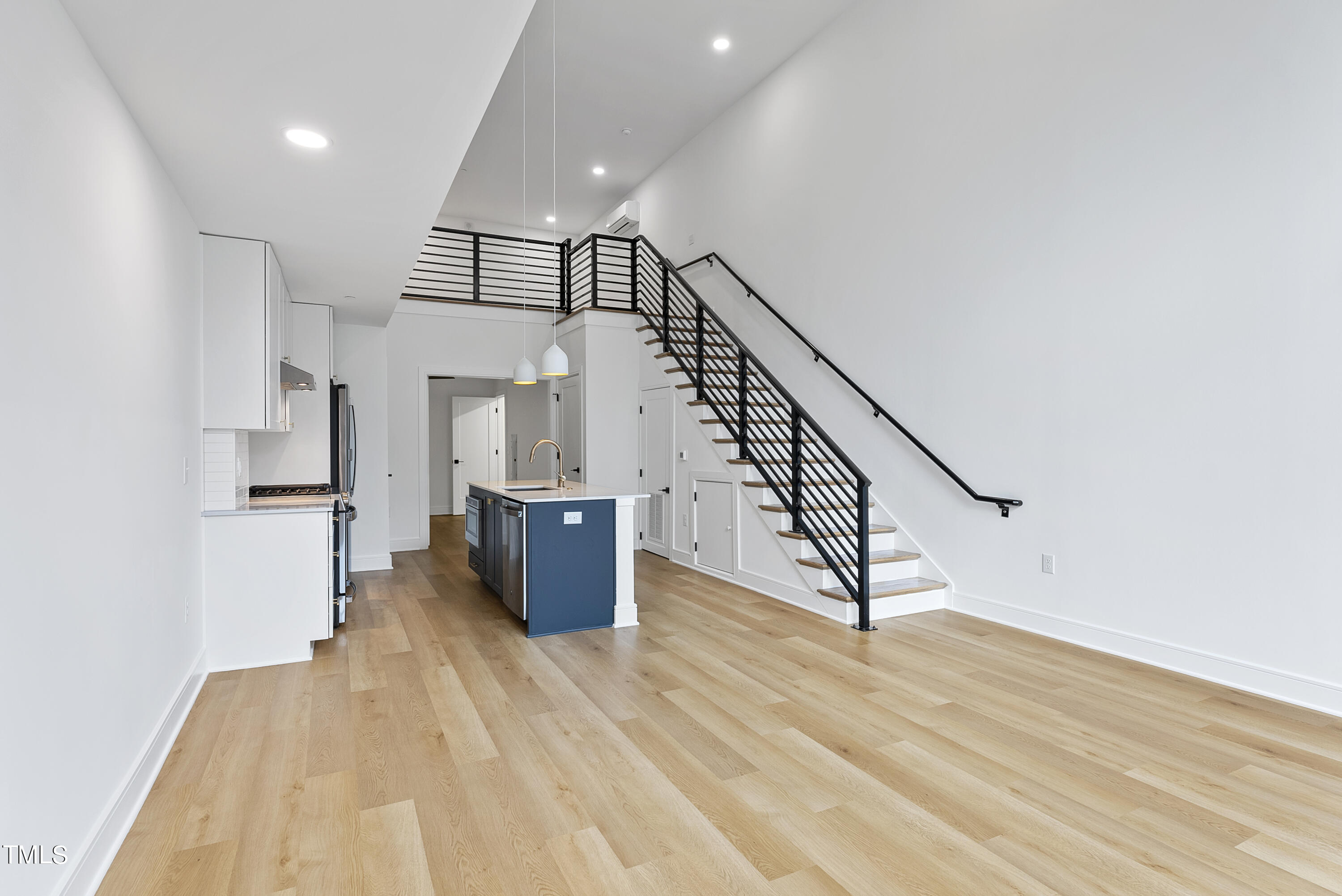 615 Daniels Street 111 Property Photo 3