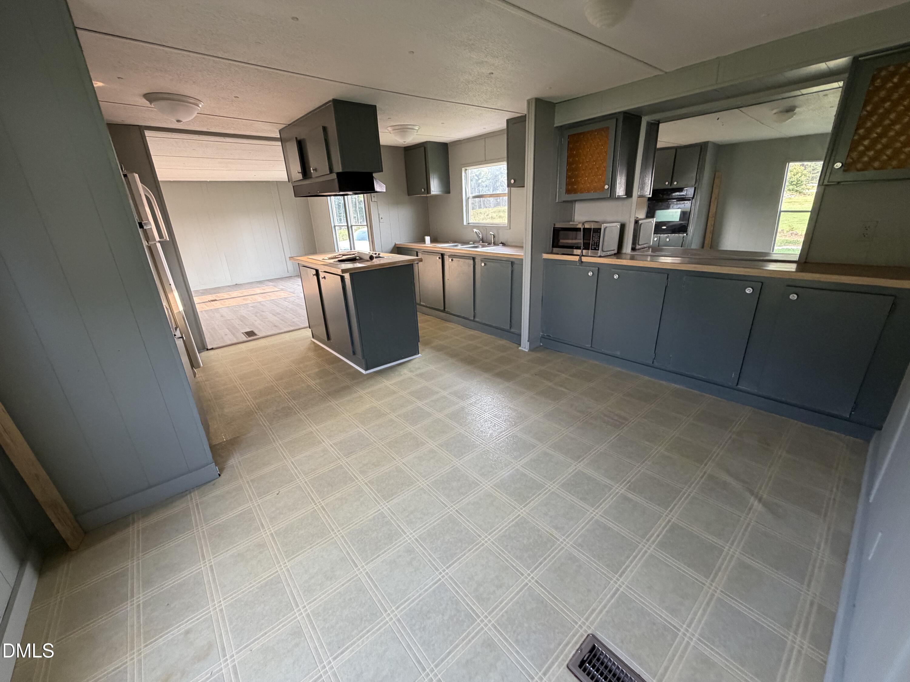 142 Pine Forest Loop Property Photo 3
