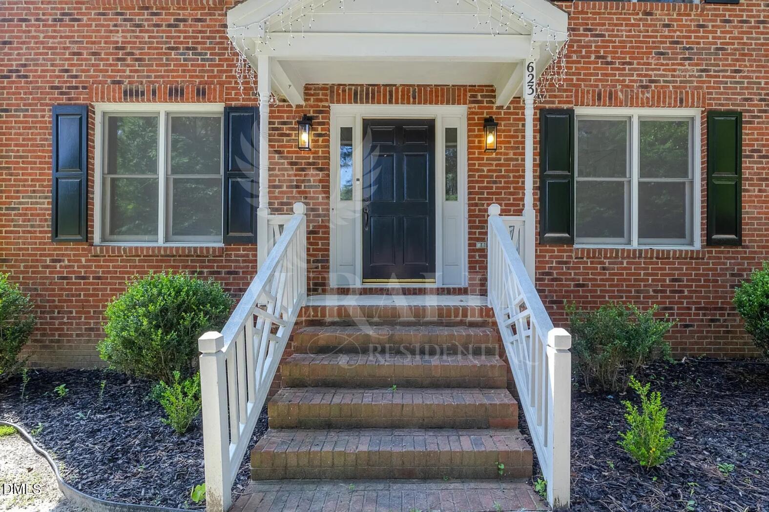 623 Elmwood Court Property Photo 4