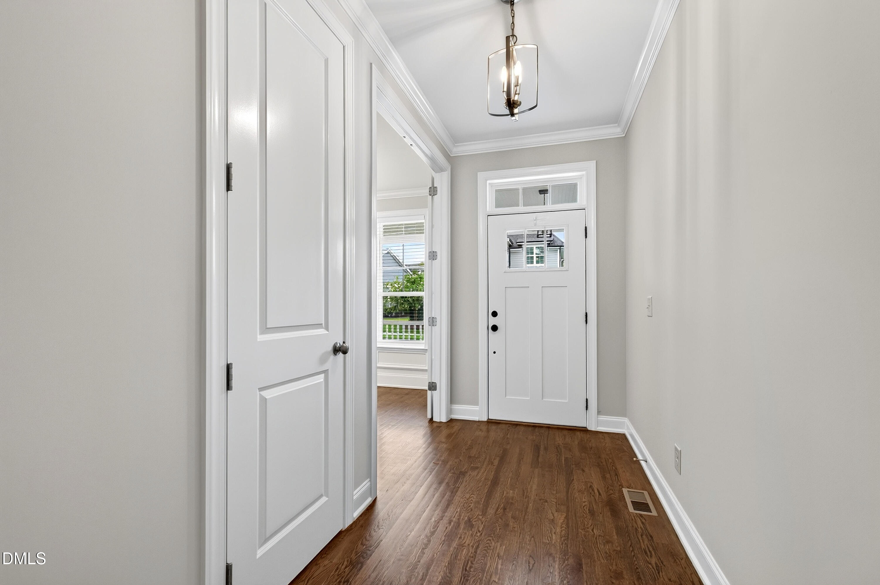 929 Groveview Wynd Property Photo 6
