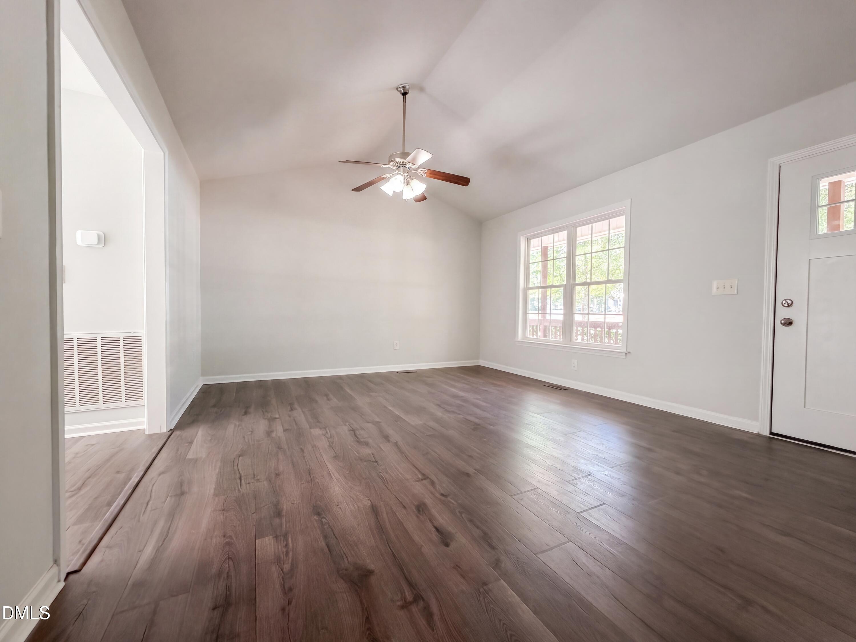 576 Sunray Drive Property Photo 4