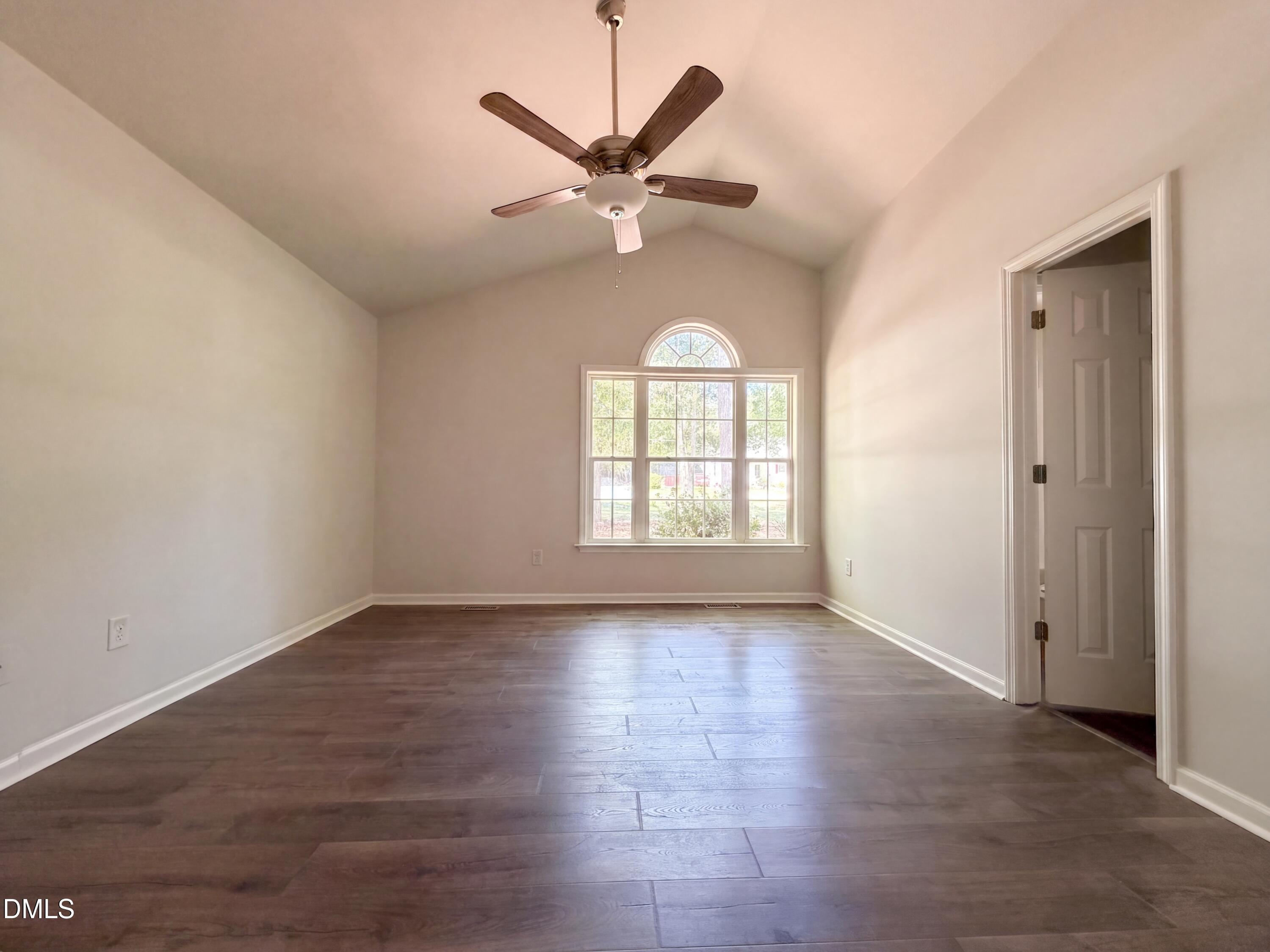 576 Sunray Drive Property Photo 5