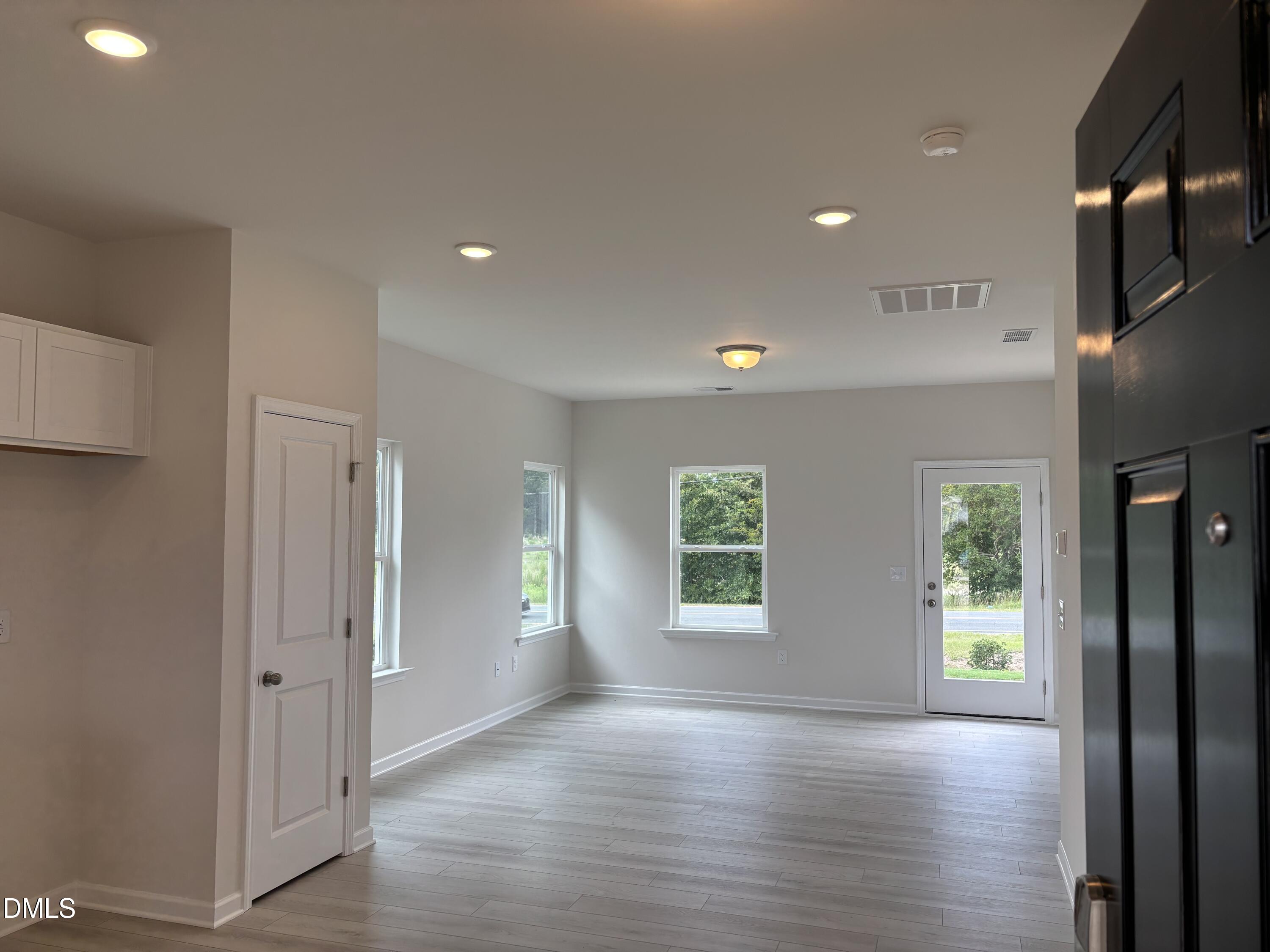279 Courtside Drive Property Photo 2