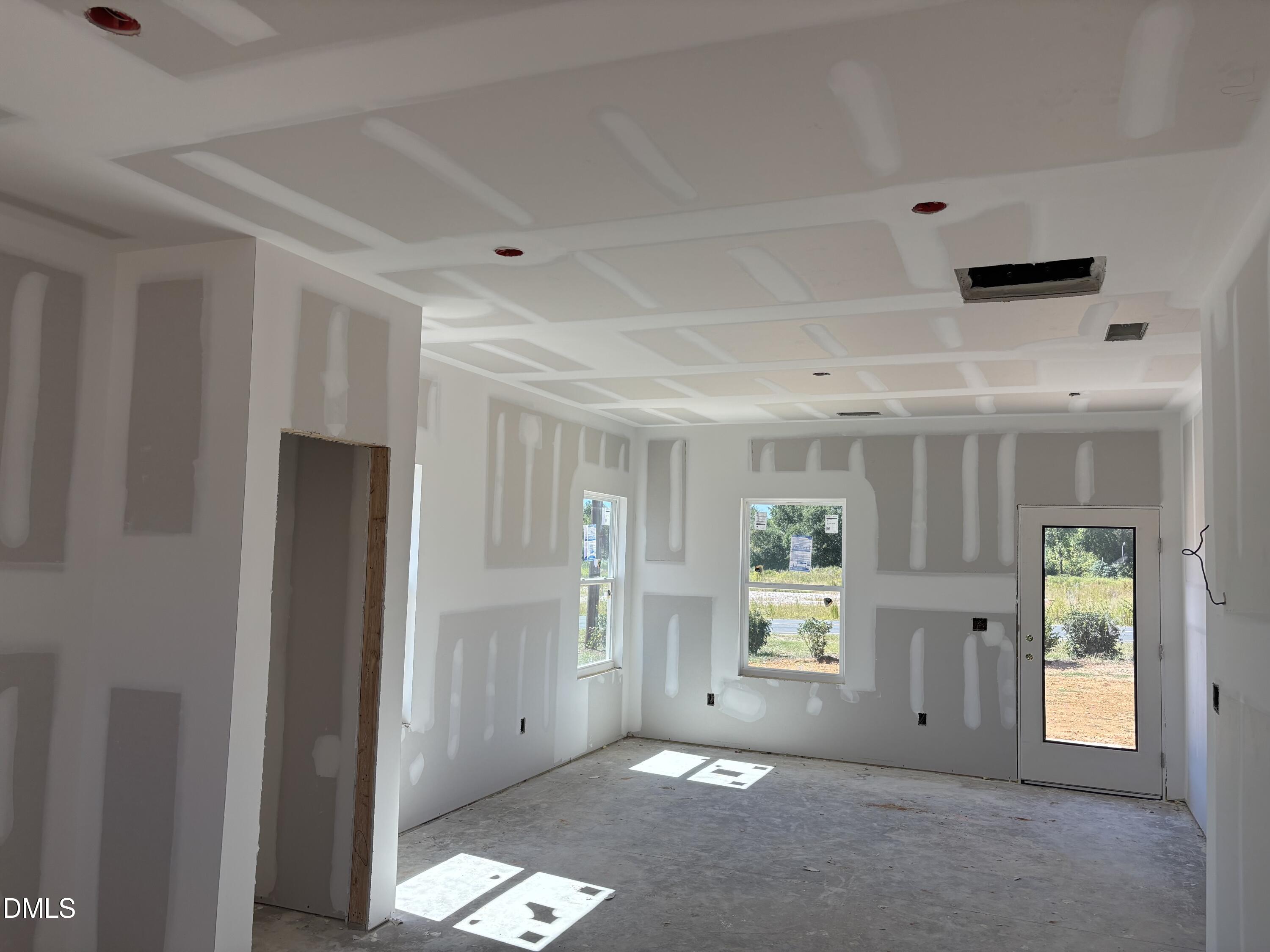 279 Courtside Drive Property Photo 2