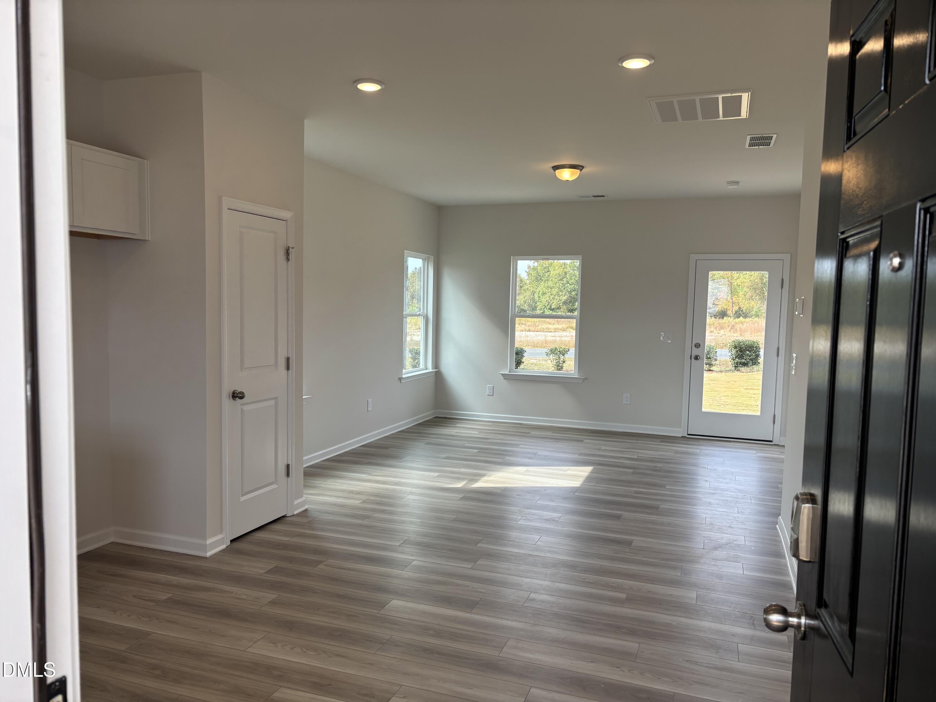 279 Courtside Drive Property Photo 2