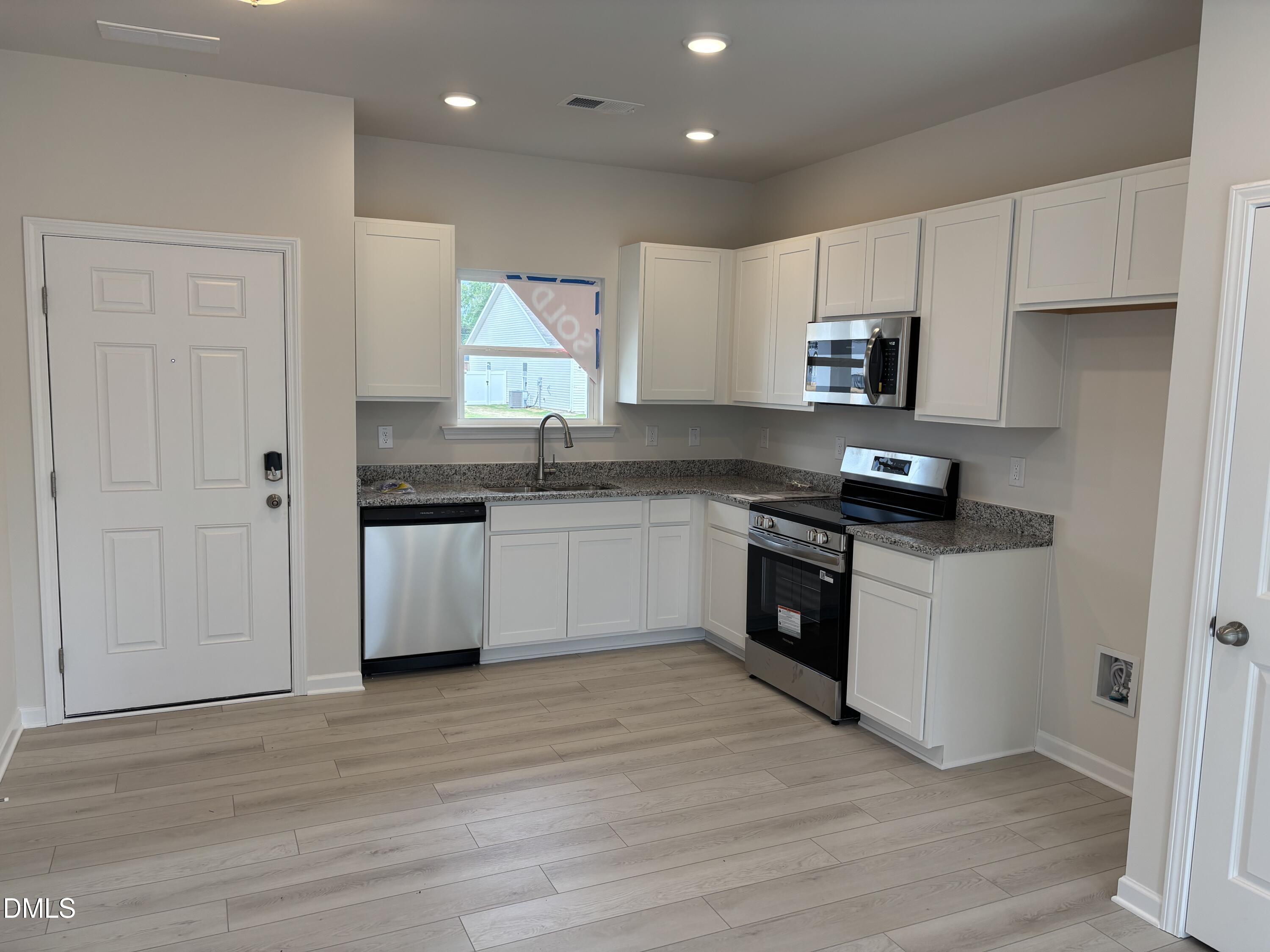 279 Courtside Drive Property Photo 3