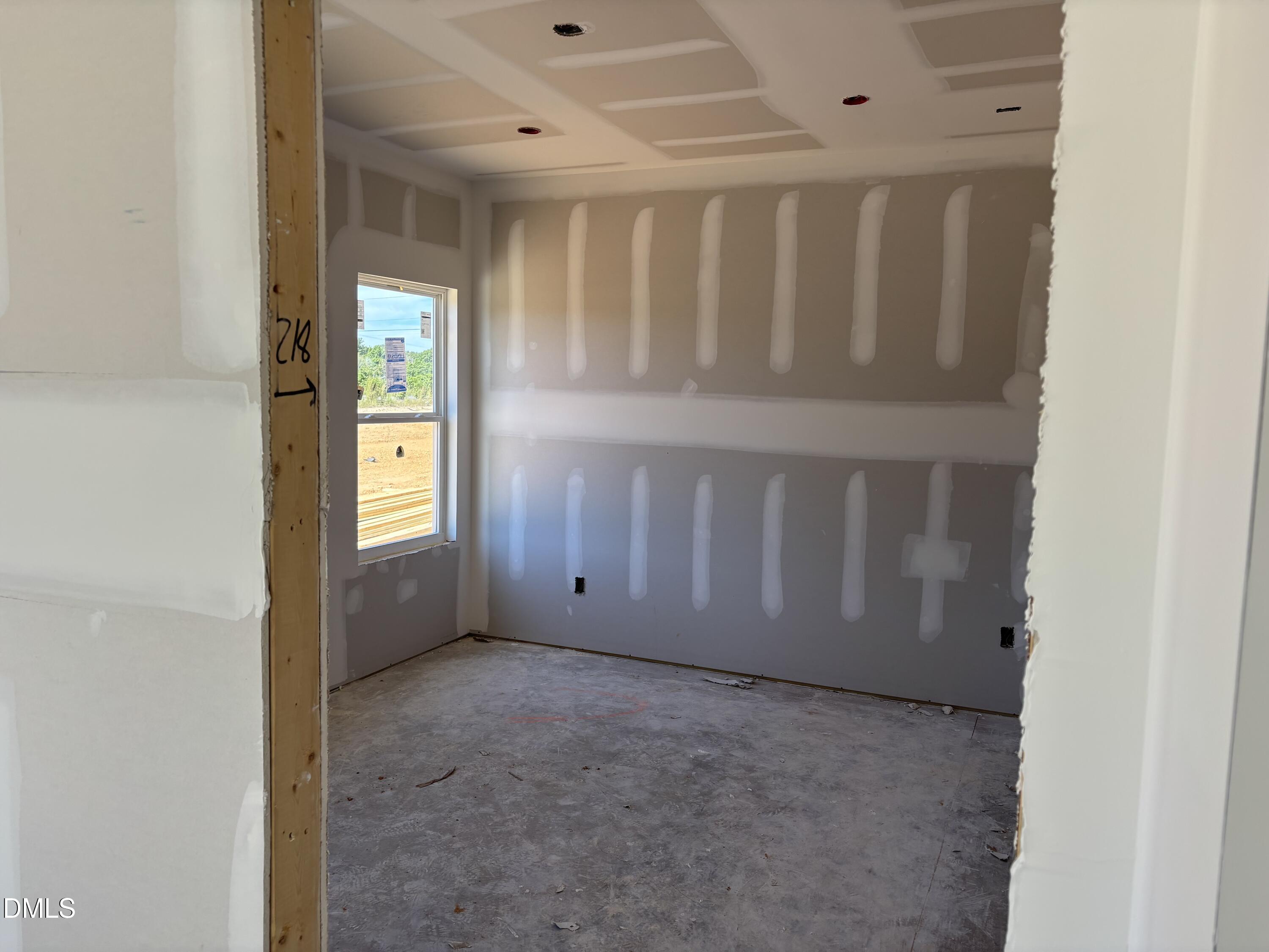 279 Courtside Drive Property Photo 4
