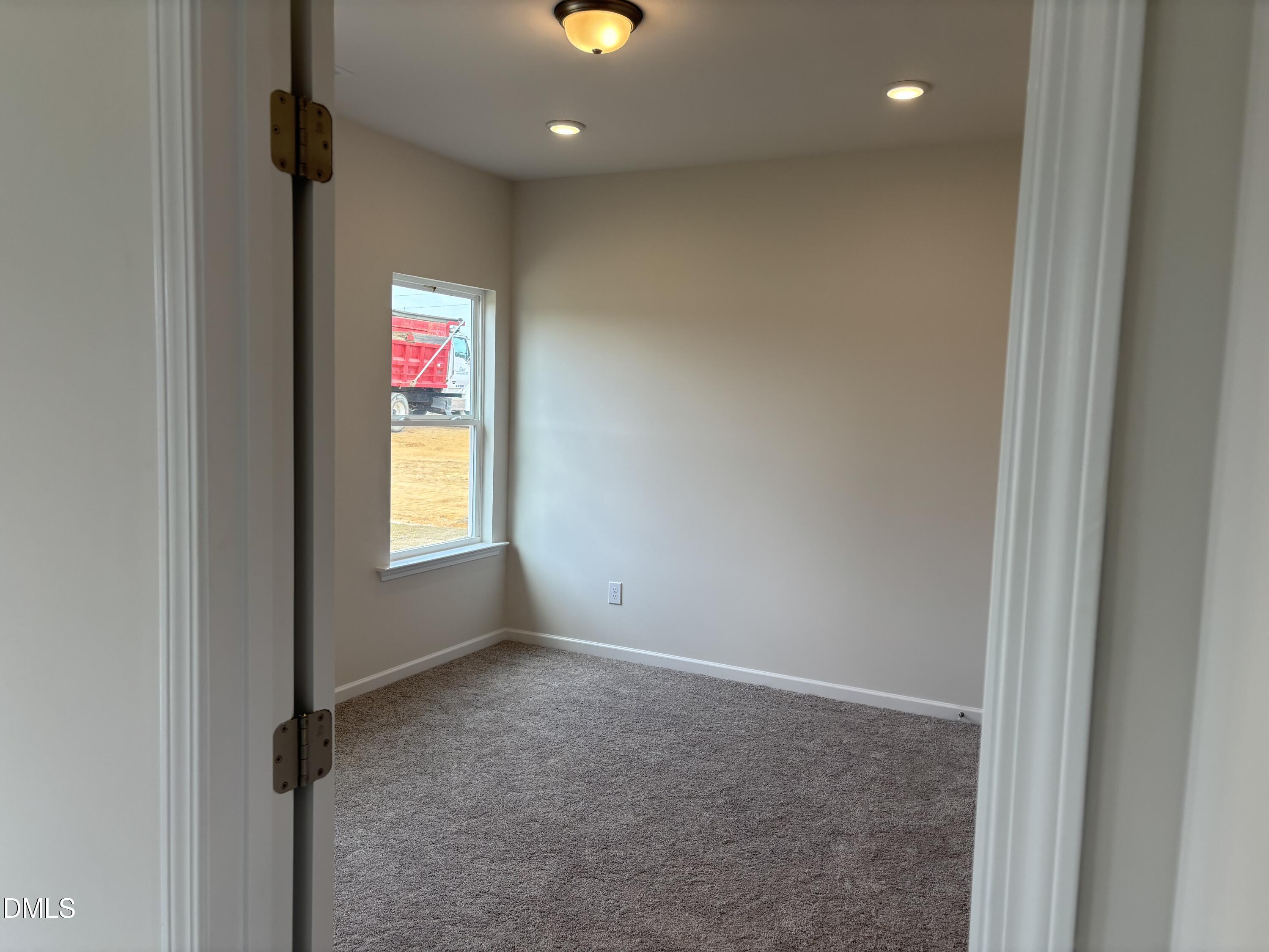279 Courtside Drive Property Photo 4