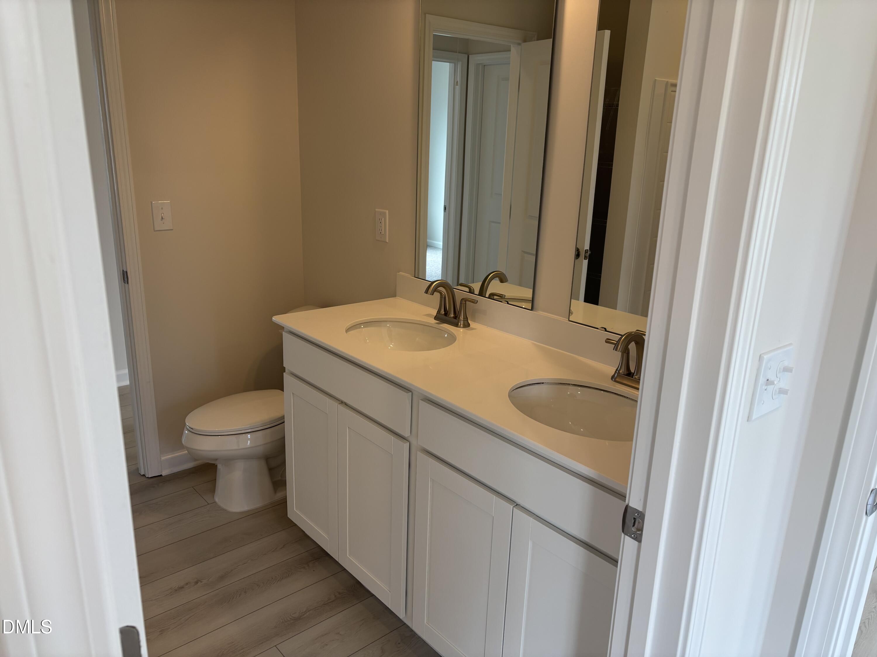 279 Courtside Drive Property Photo 5