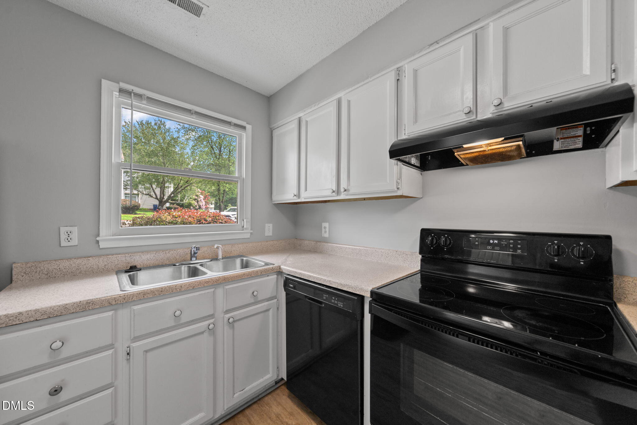 4425 Roller Court Property Photo 4