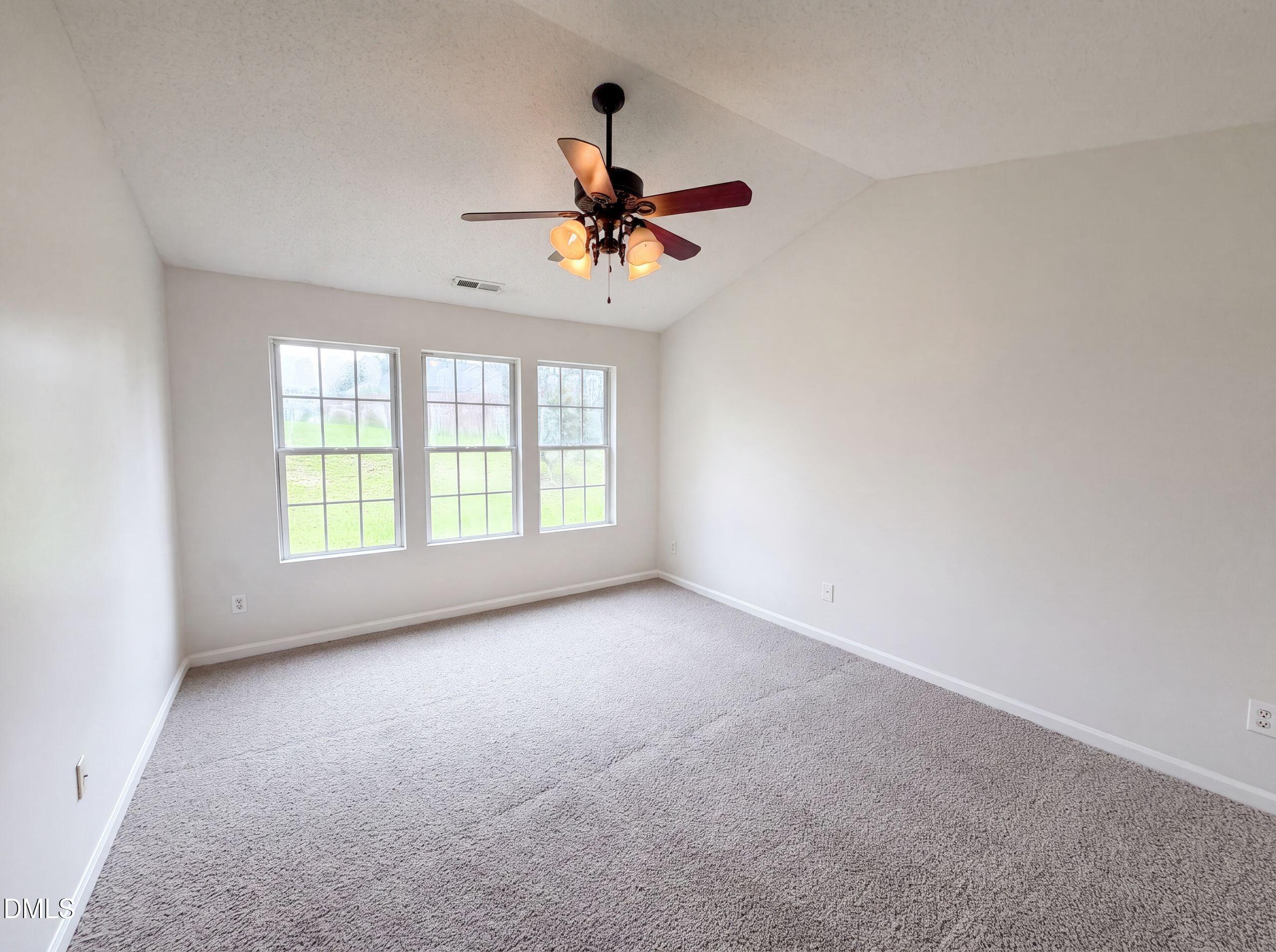 311 Pebble Way Property Photo 4