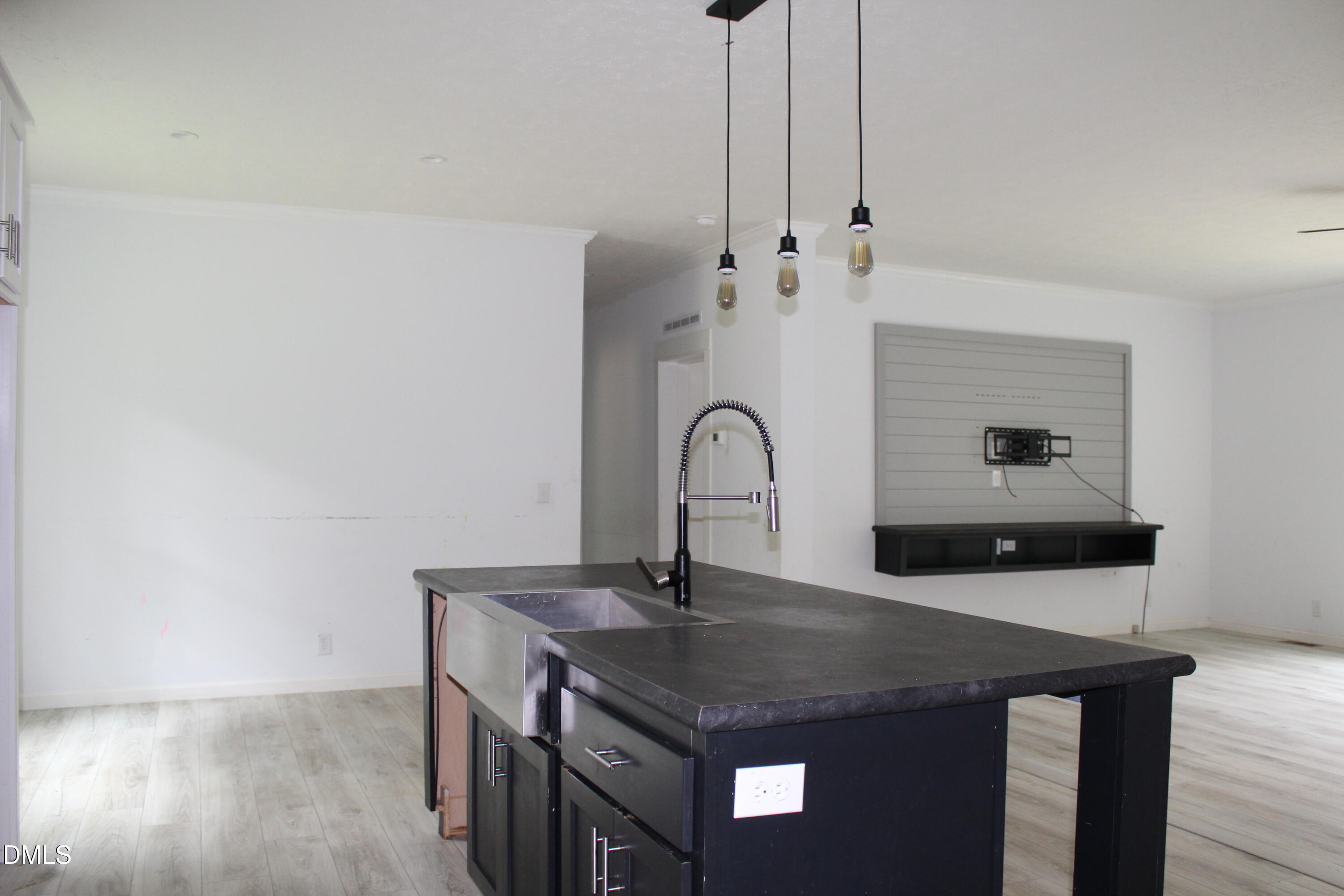 6525 Little Creek Road Property Photo 7