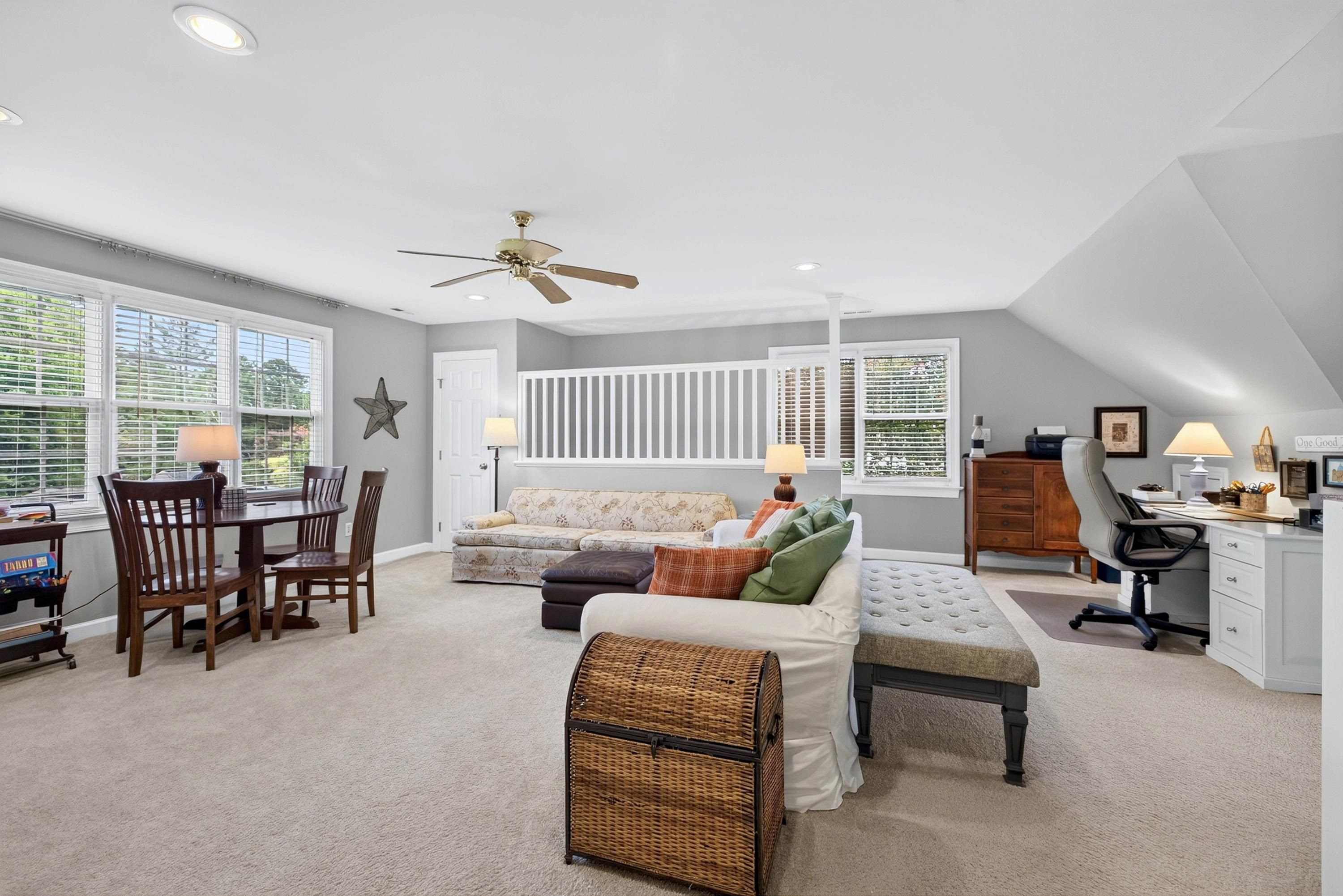 3024 Whitehart Lane Property Photo 4