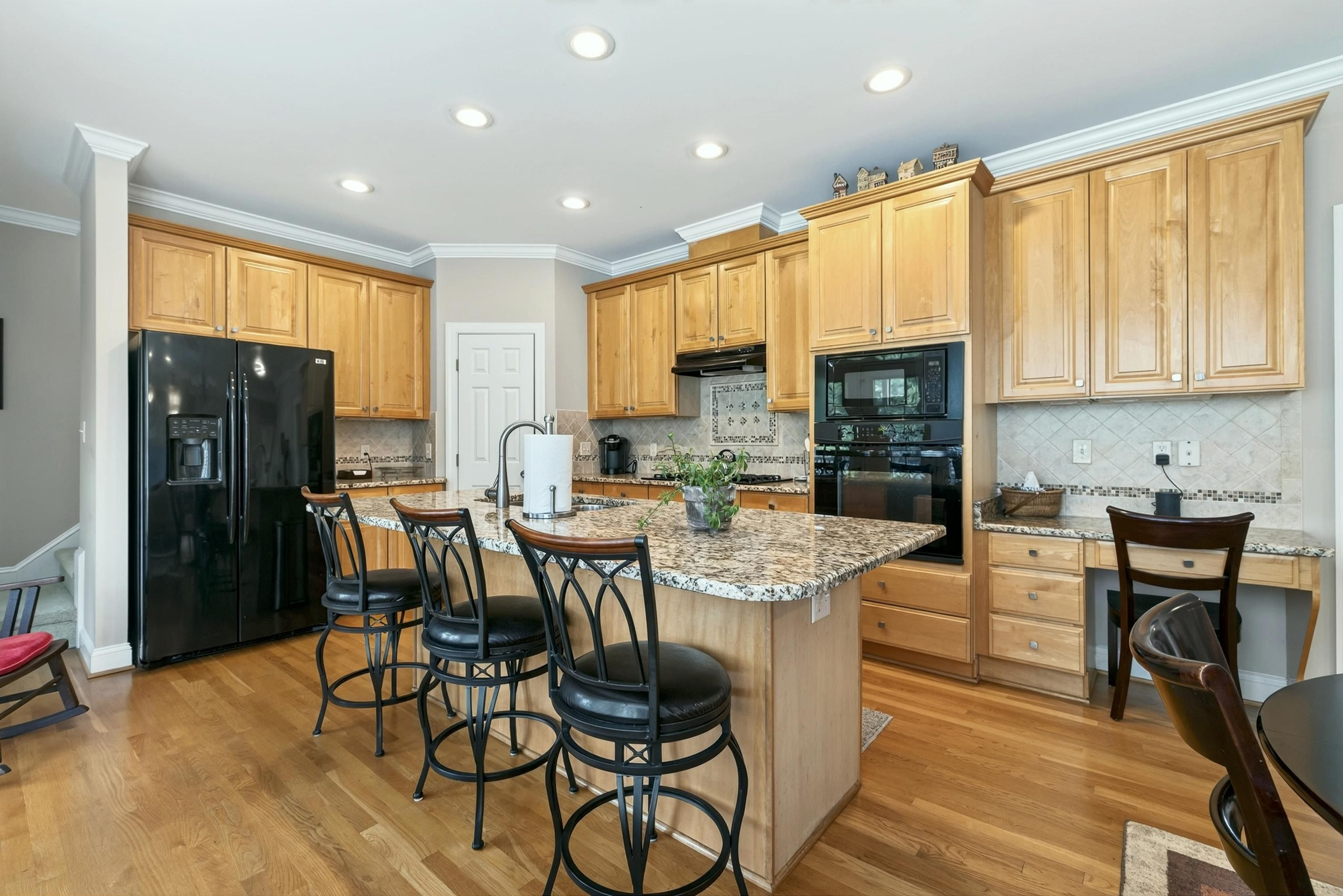 3024 Whitehart Lane Property Photo 12