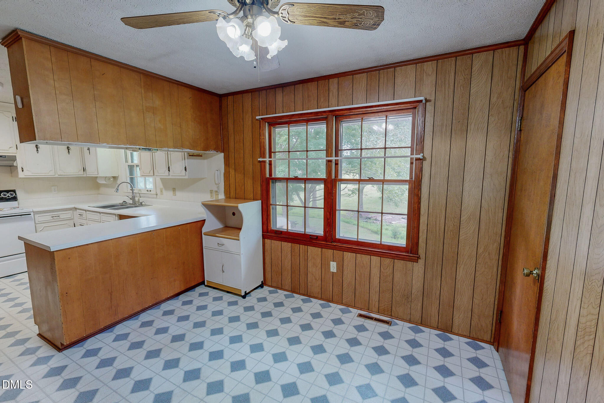 2072 Edwin Robertson Road Property Photo 5