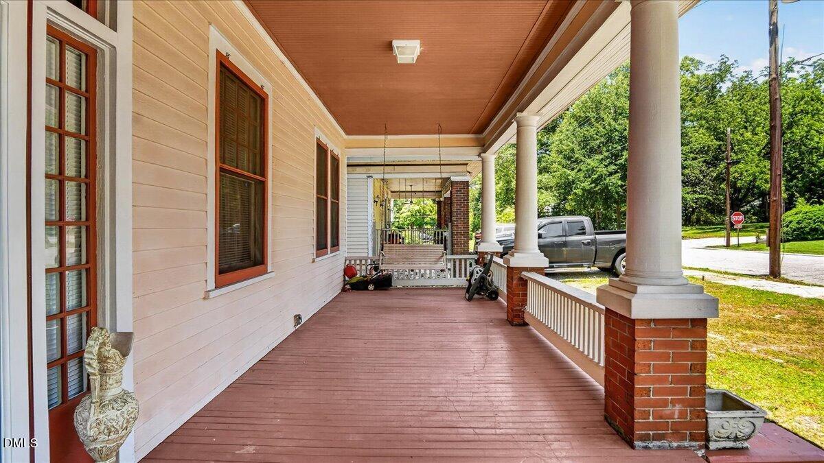 239 W Young Avenue Property Photo 2