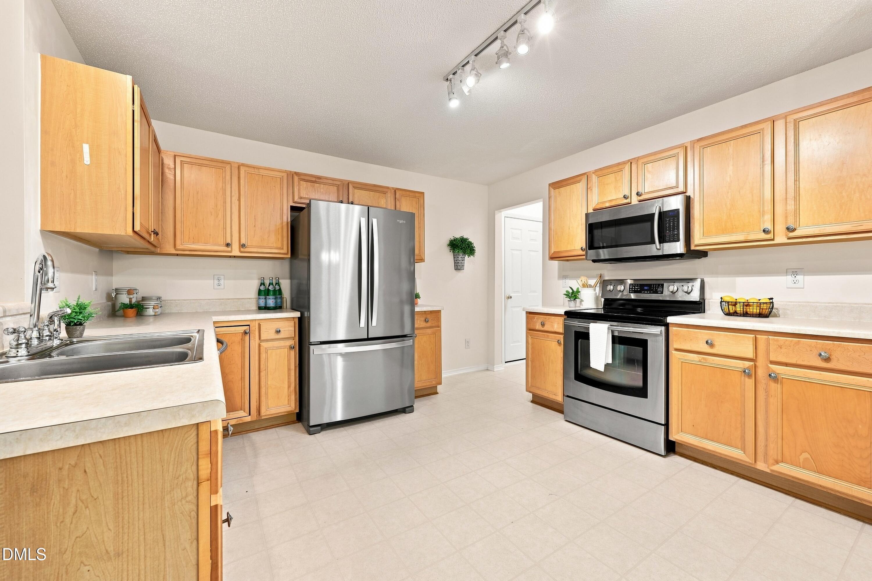 6001 Crayford Drive Property Photo 11