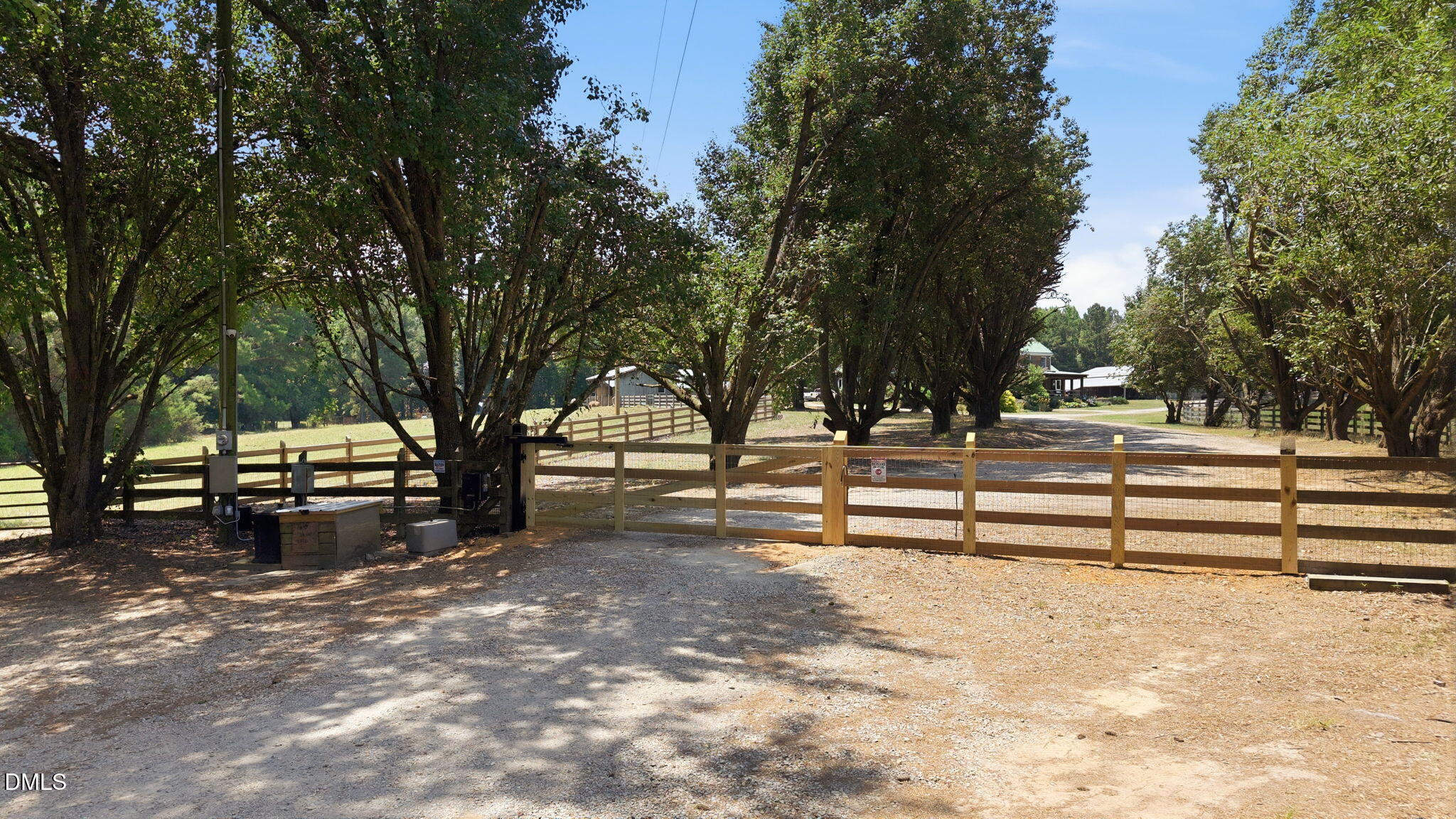 1527 W Castalia Road Property Photo 3