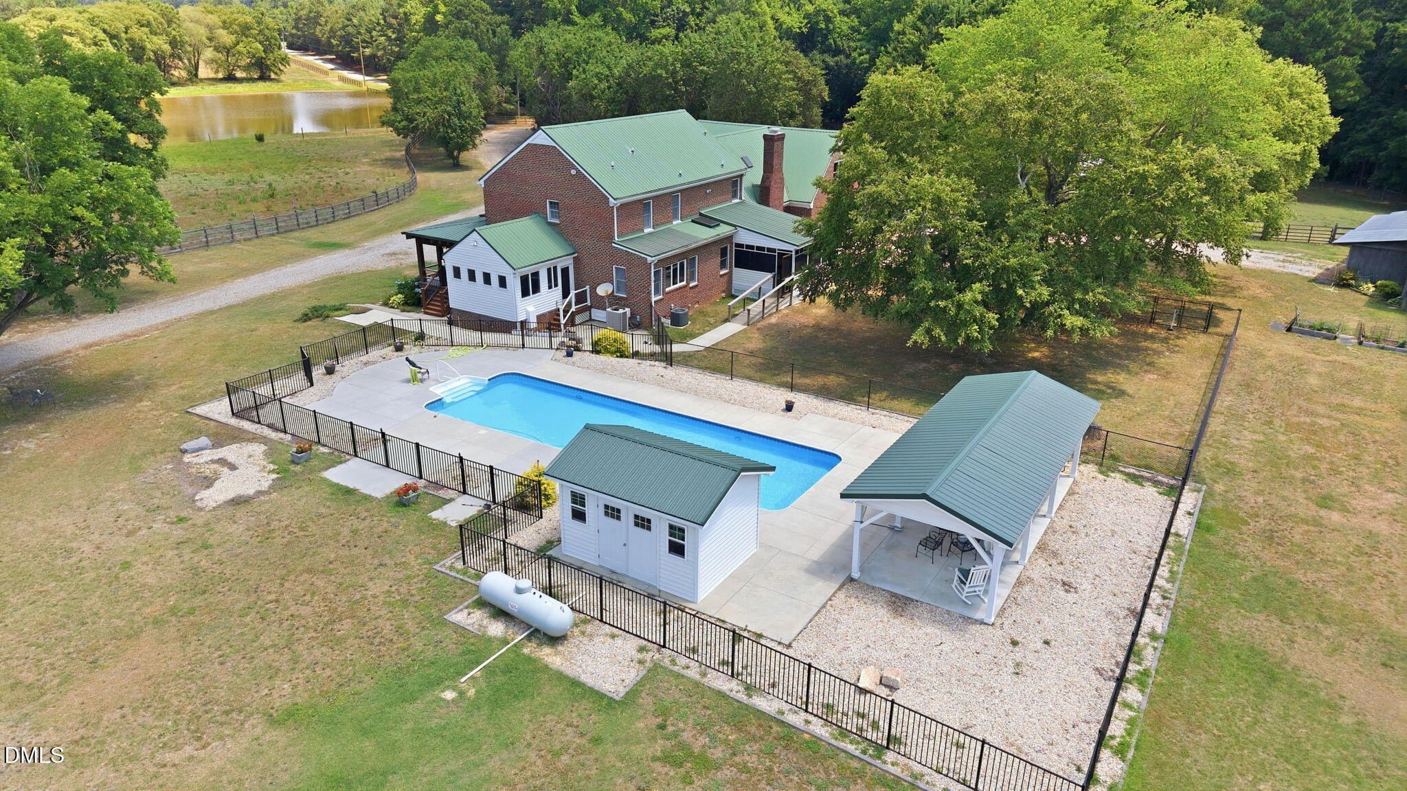 1527 W Castalia Road Property Photo 7