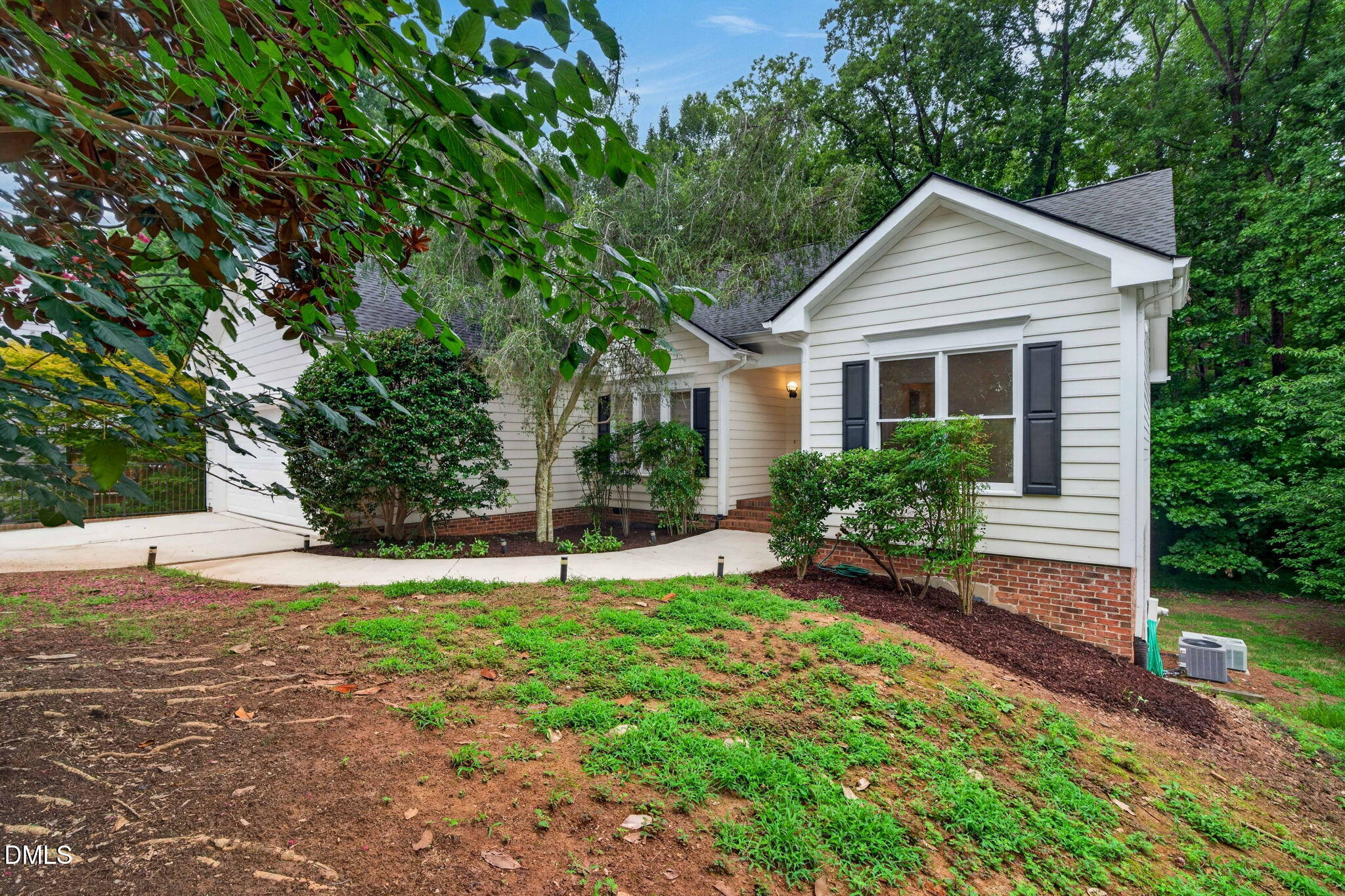 2125 Longwood Drive Property Photo 2