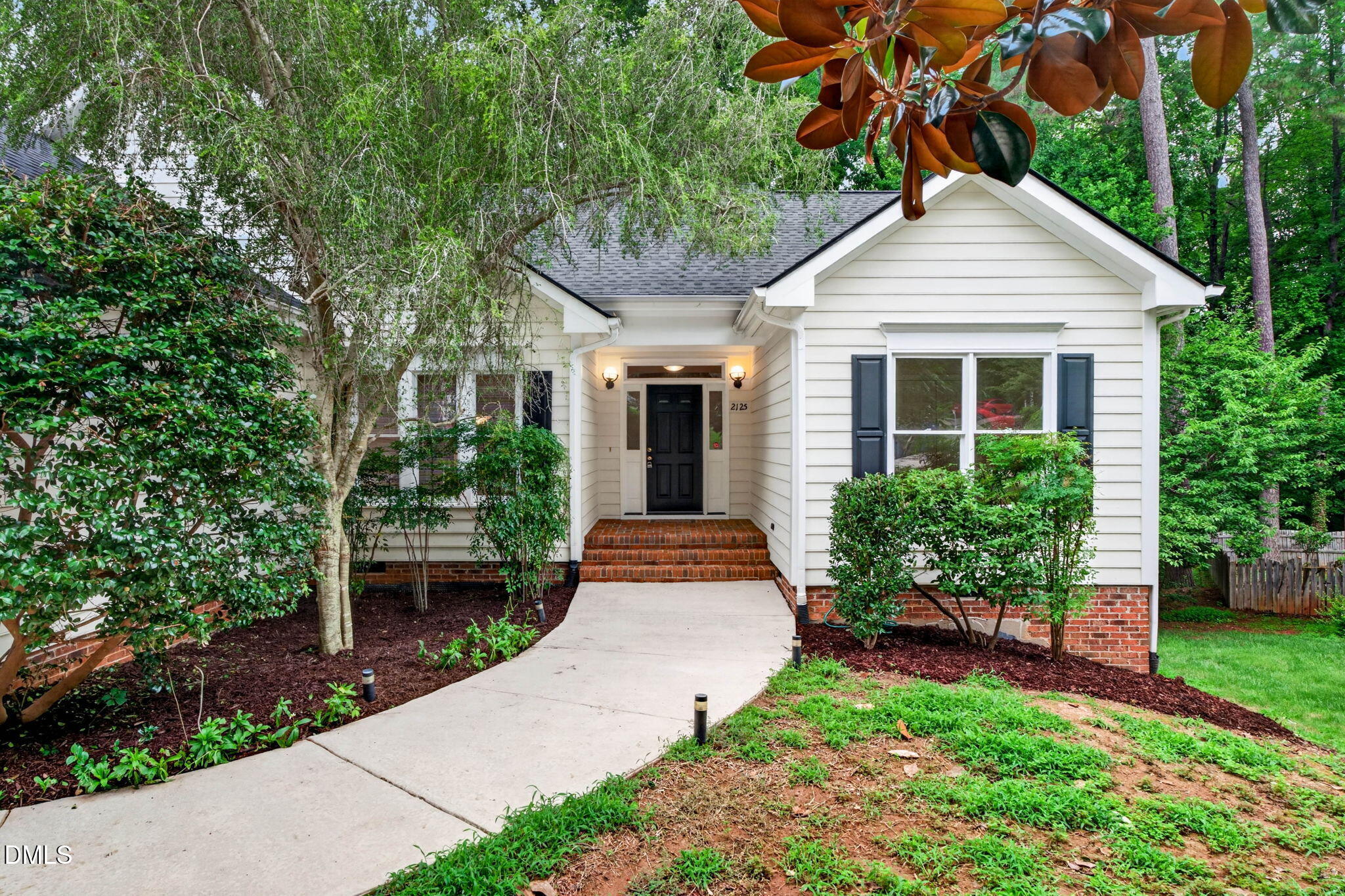 2125 Longwood Drive Property Photo 3