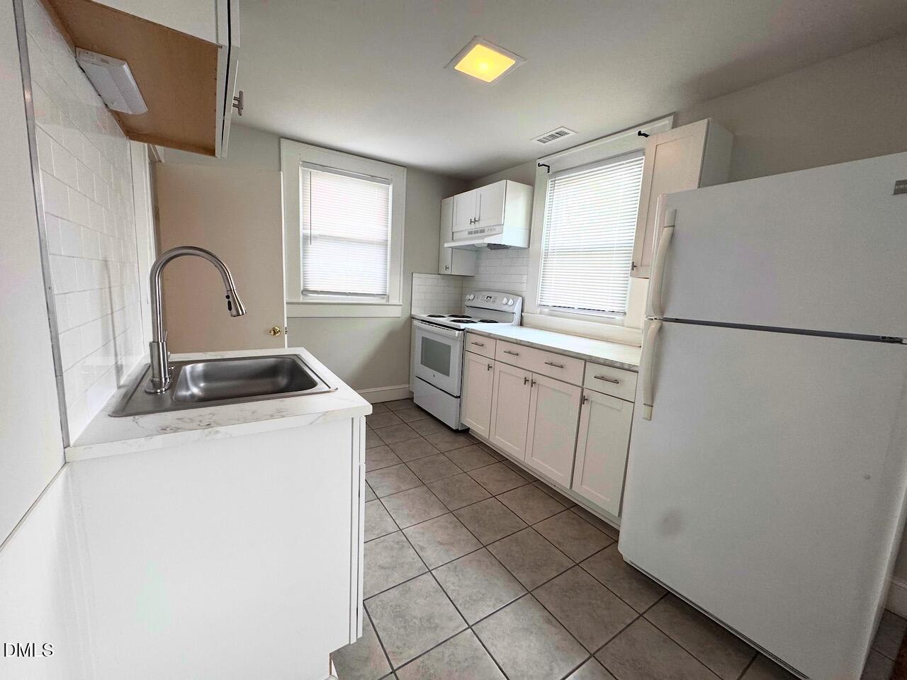 328 Sellars Street Property Photo 6