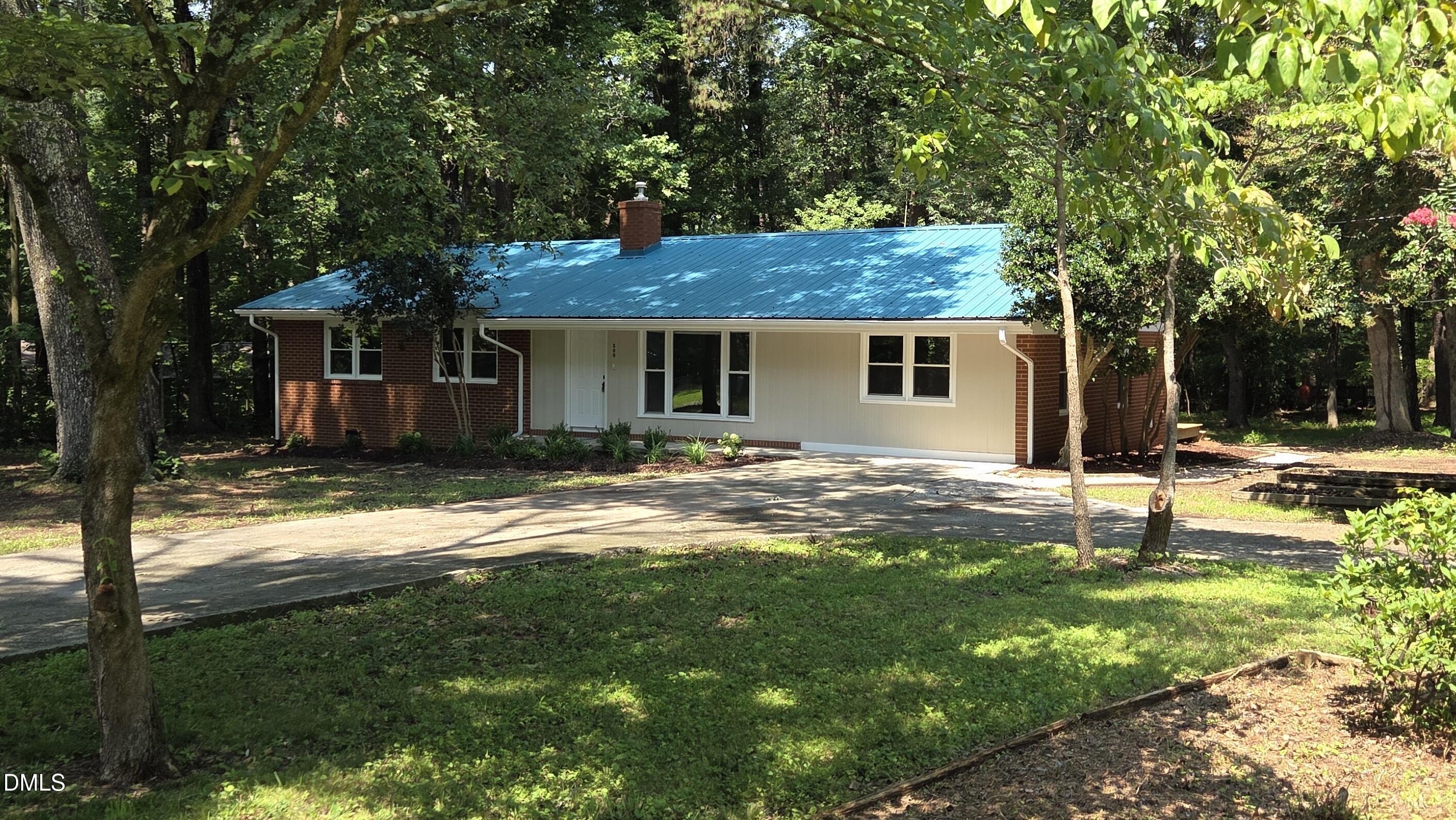 300 Simpson Street Property Photo 2